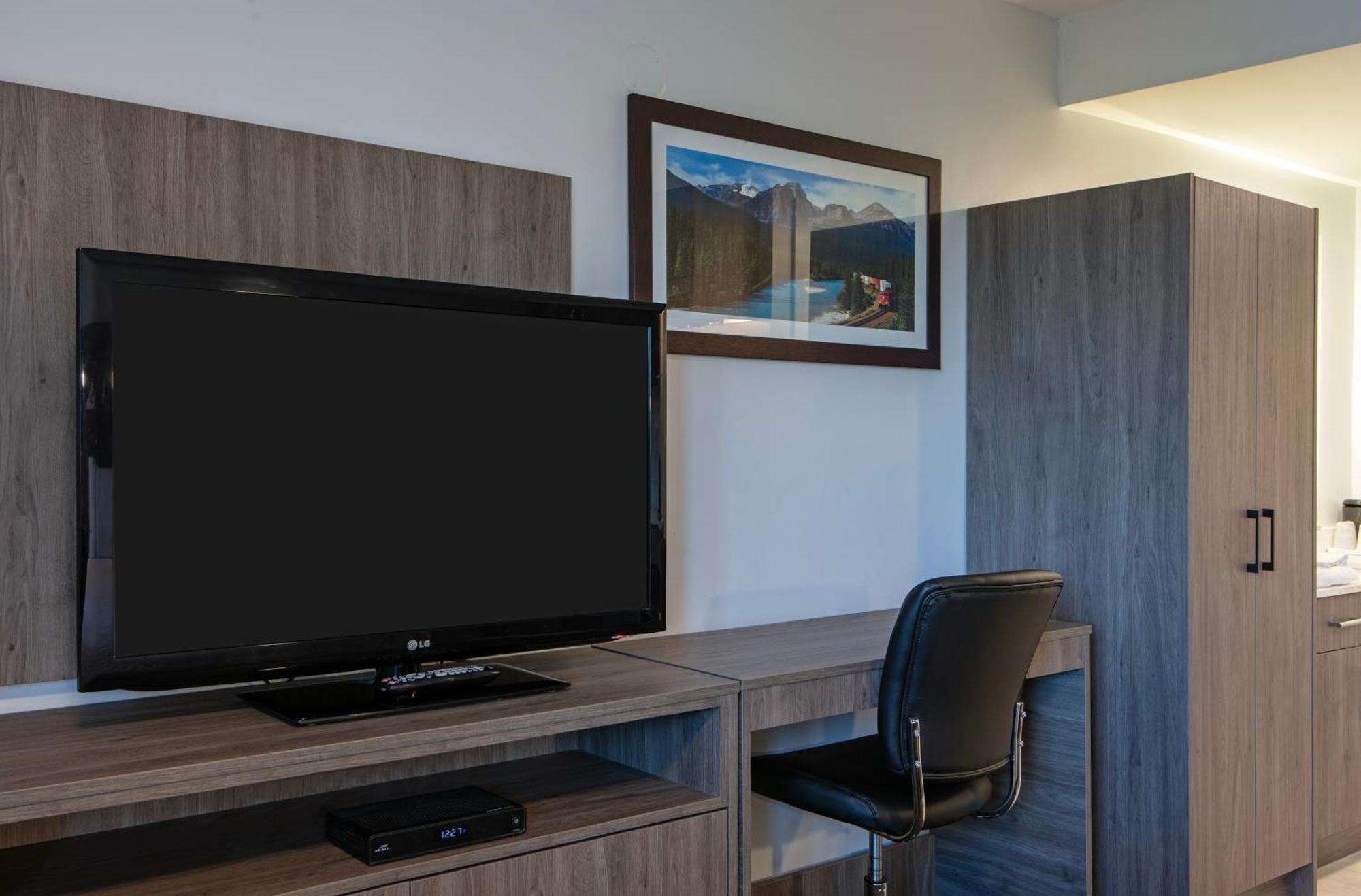 Queen Room Kitchenette