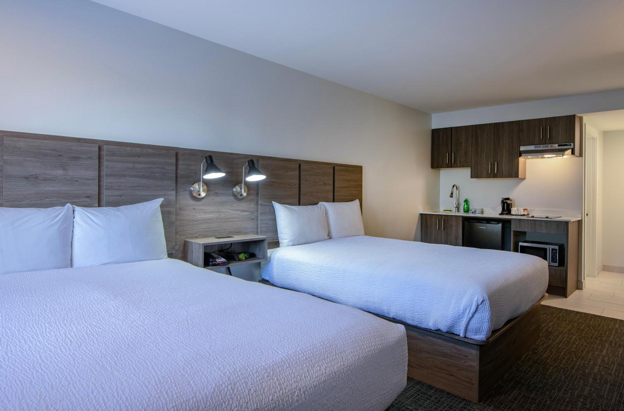 Queen Room Two Queen Beds Kitchenette