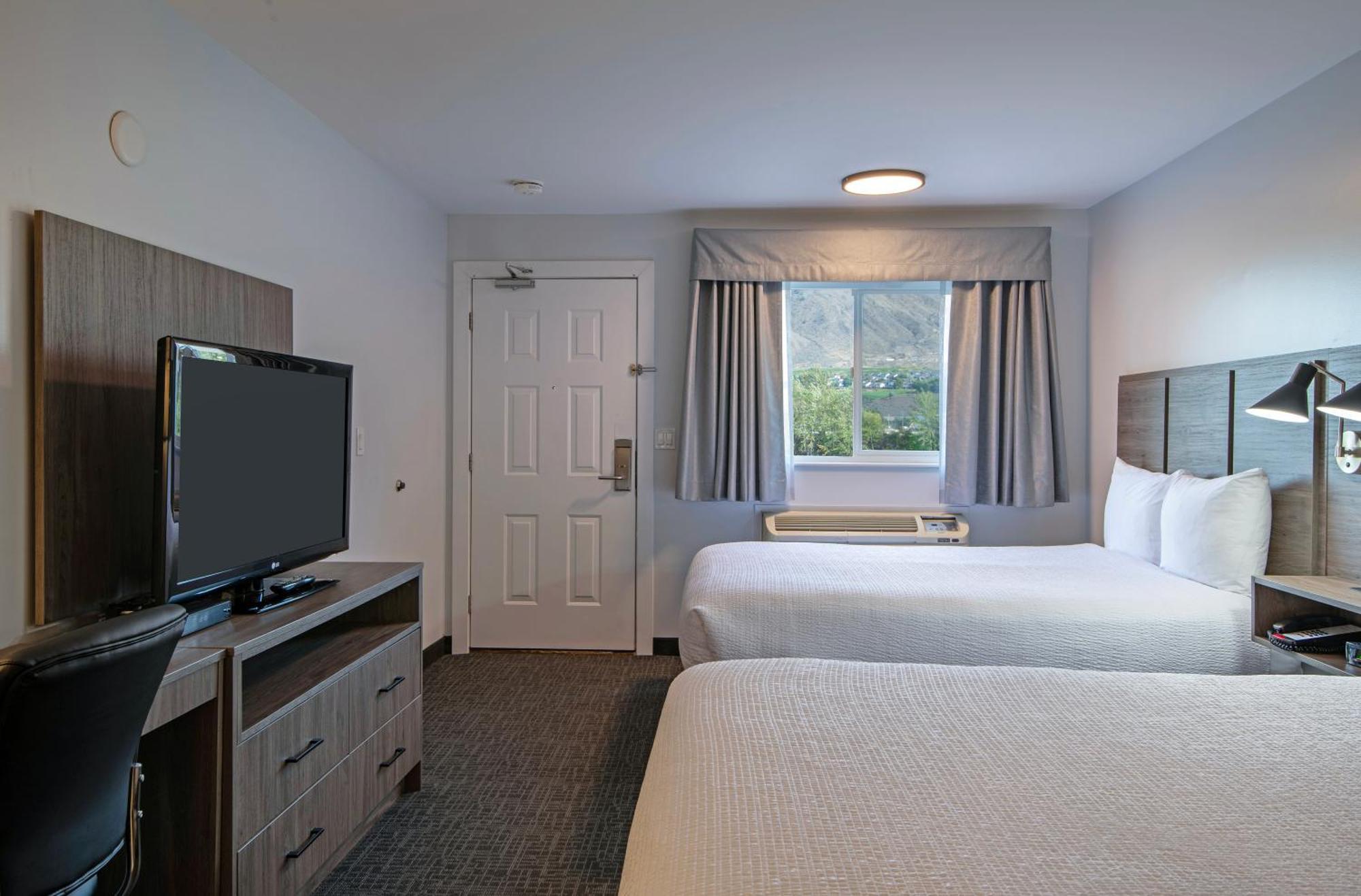 Queen Room Two Queen Beds Kitchenette