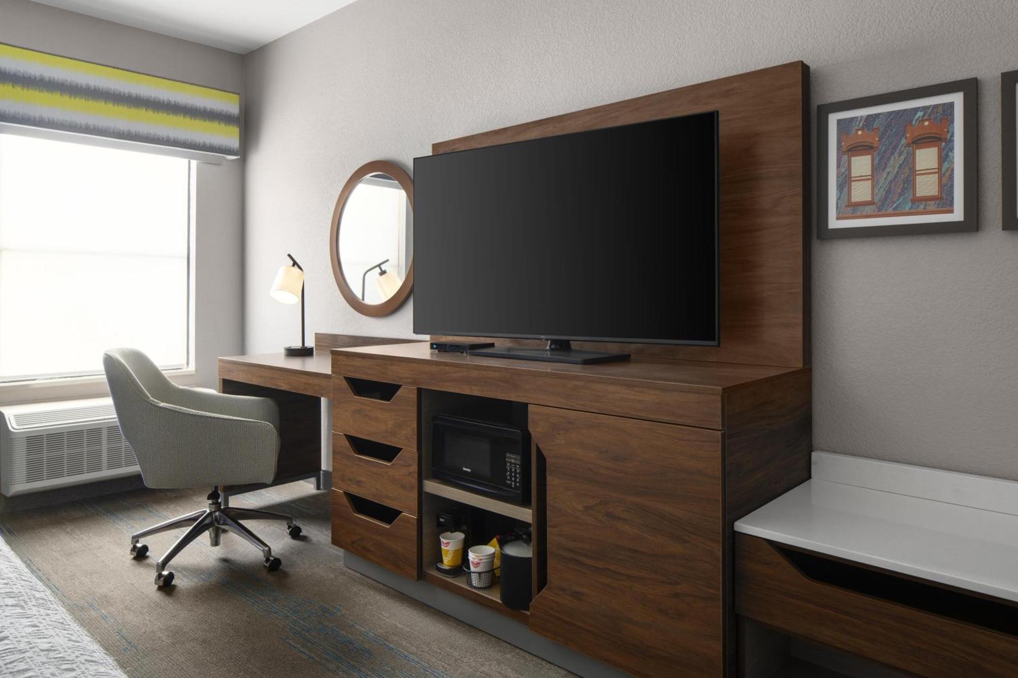 King Room with Roll-In Shower - Mobility Access/Non-Smoking,1706809644:JPEG