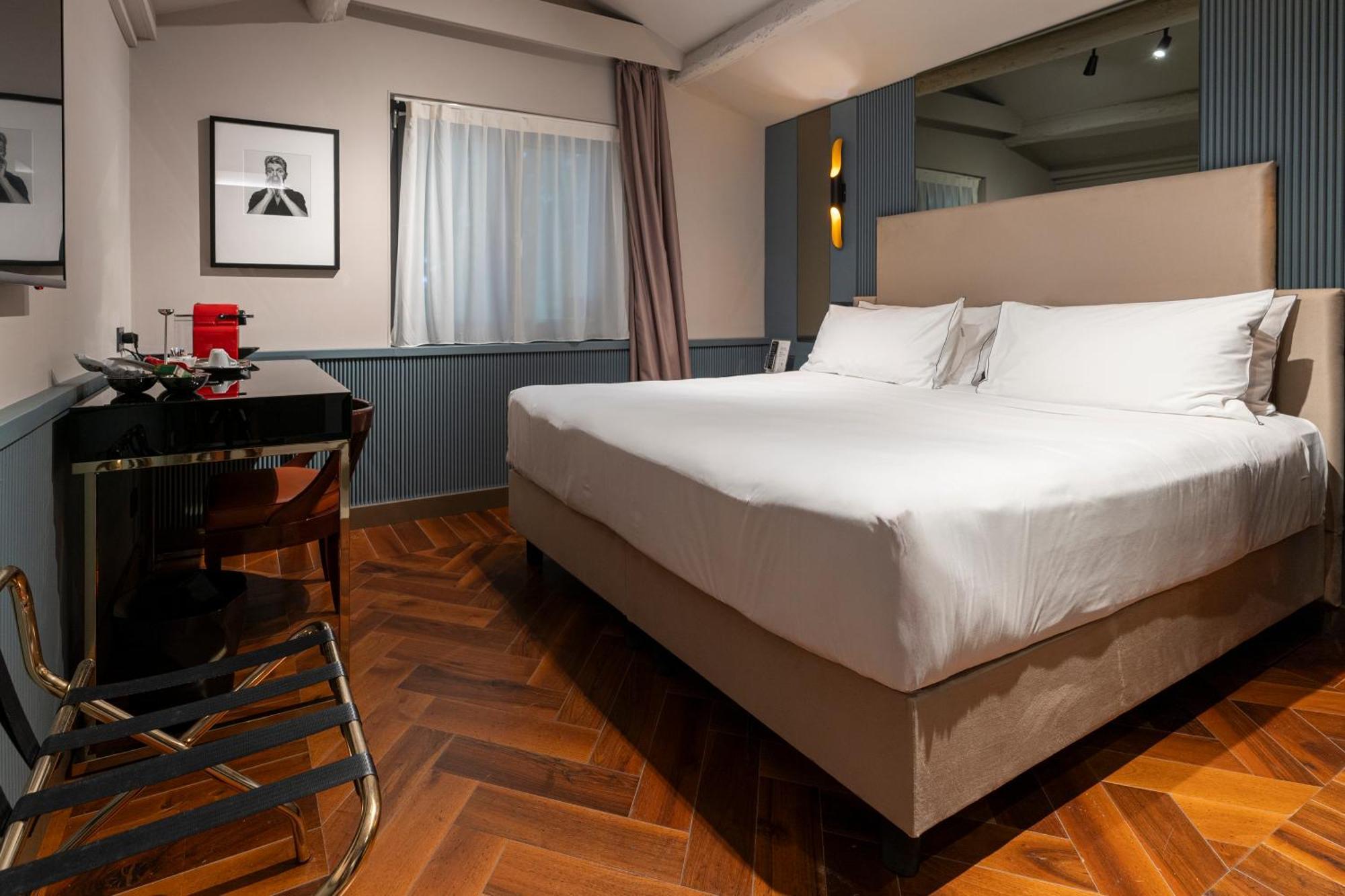 Deluxe King Room King Bed Non-Smoking