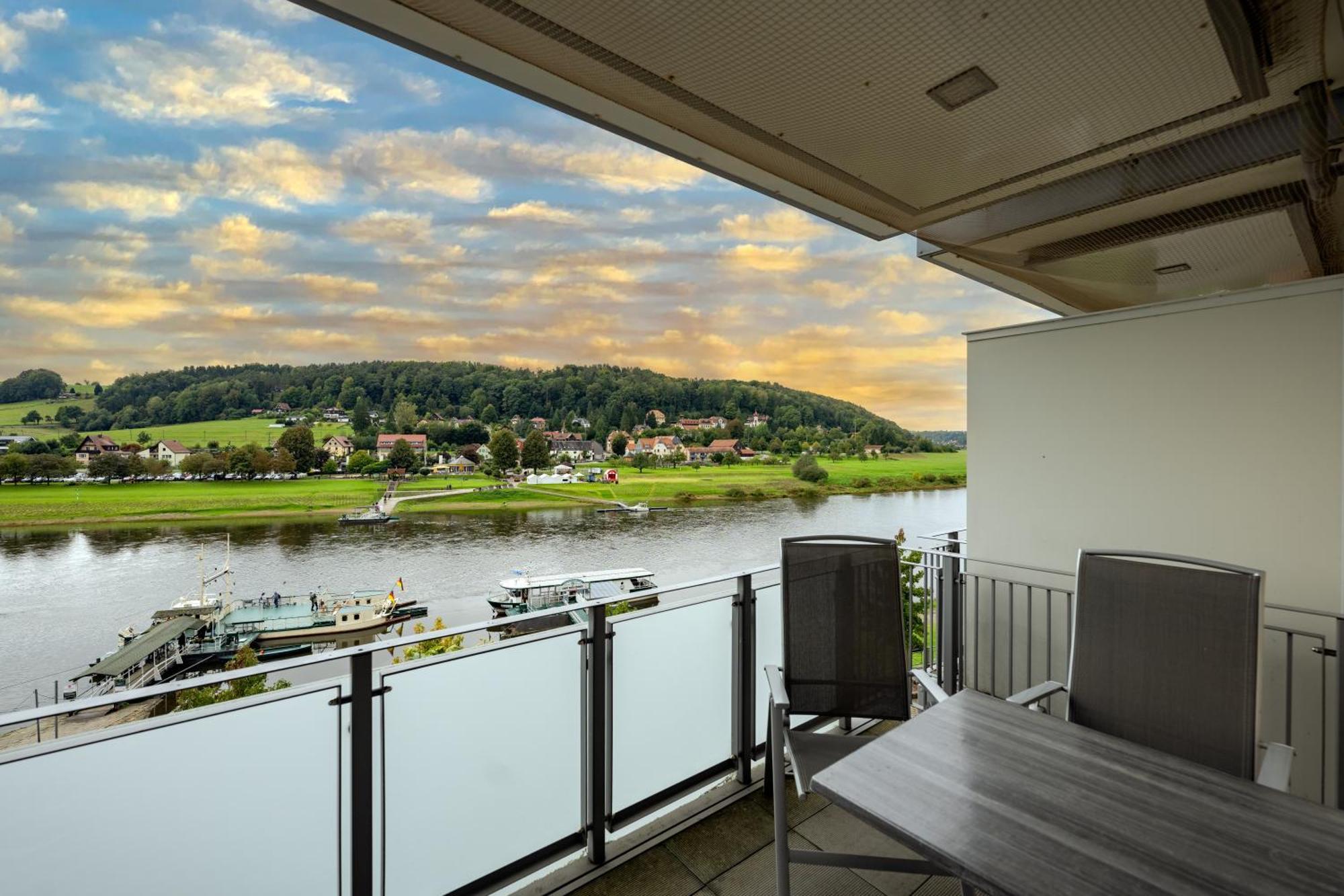 Superior room river view balcony 1floor