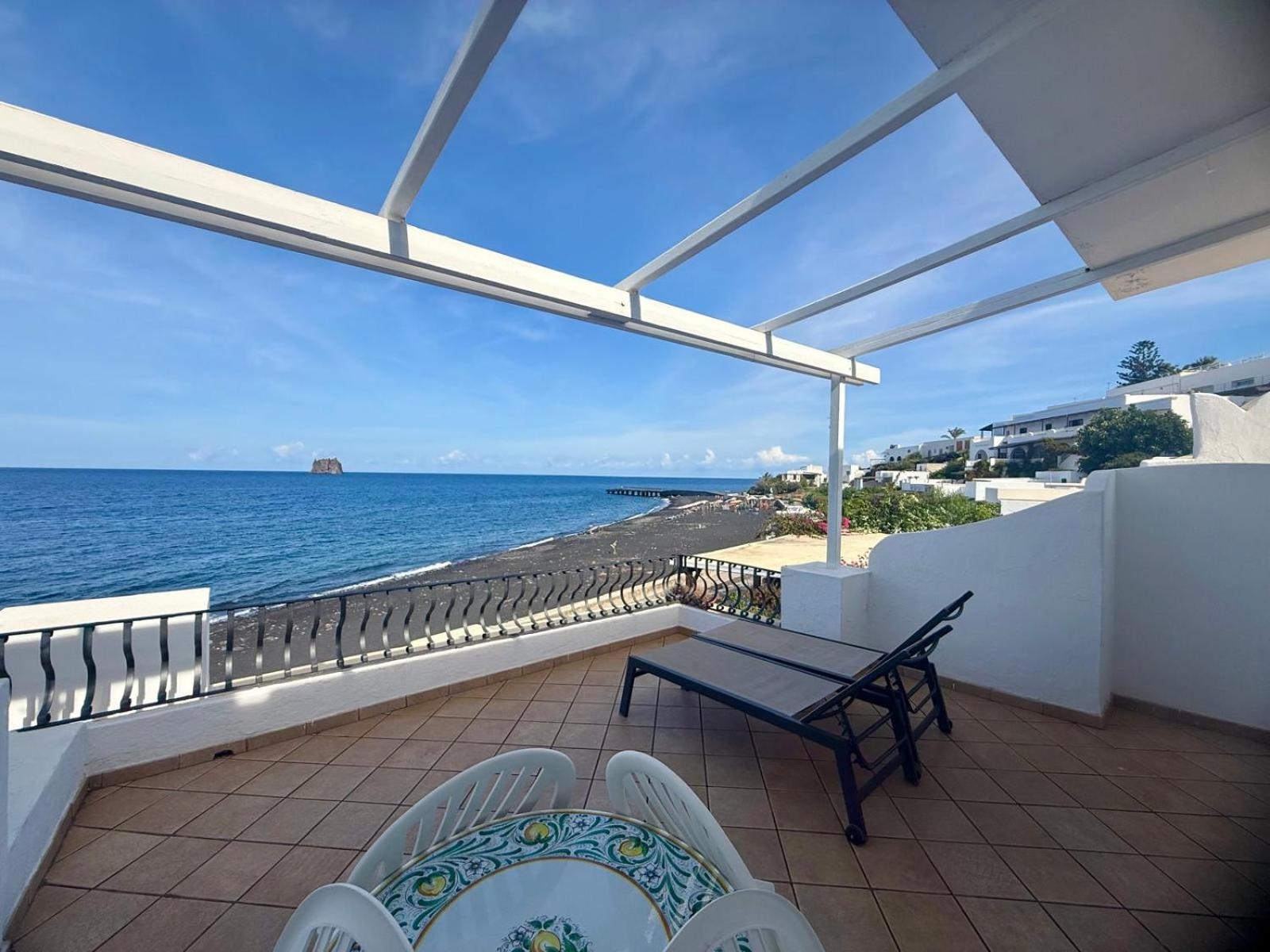 Double or Twin Room Sea View