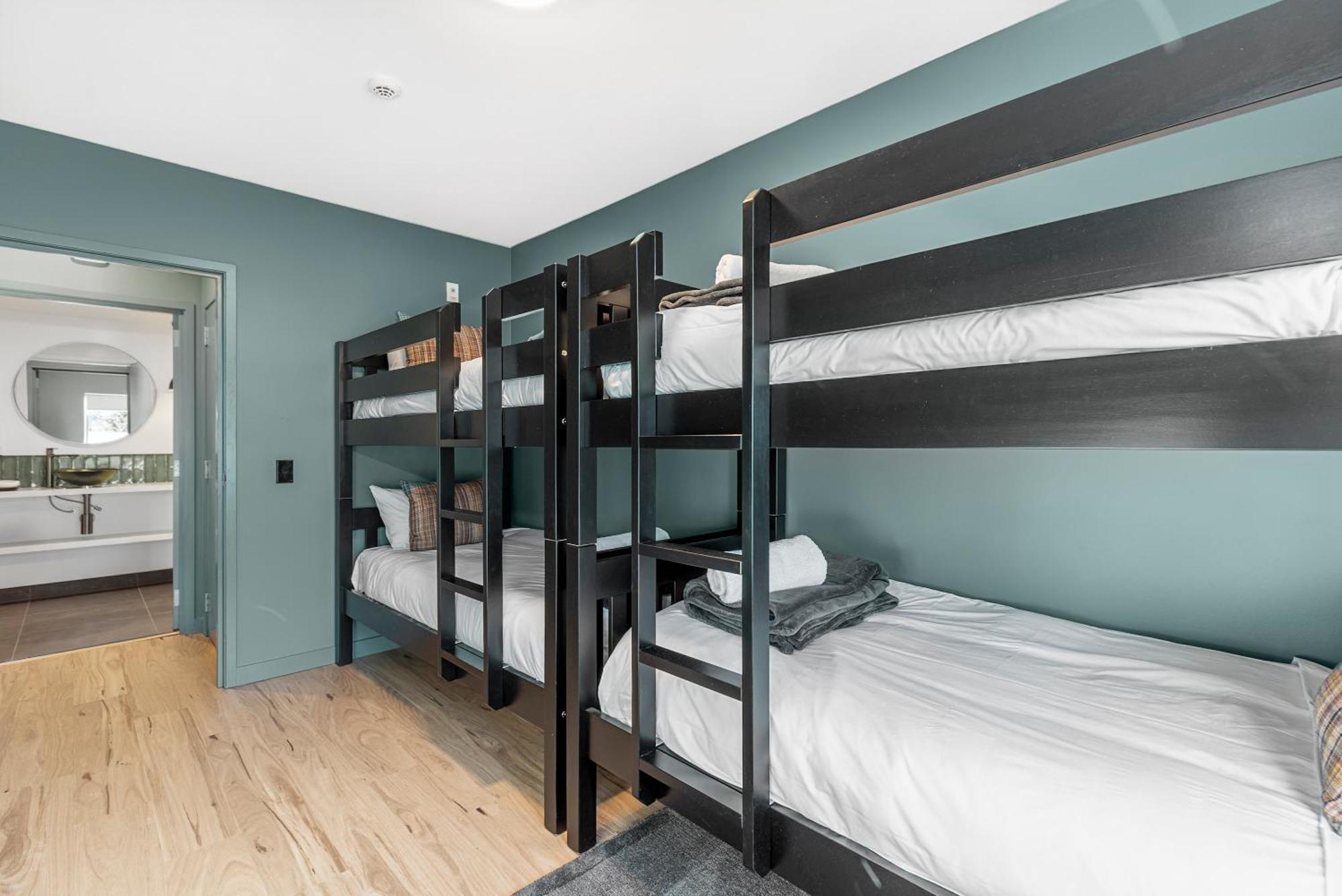 Superior Mountain View One-Bedroom Unit