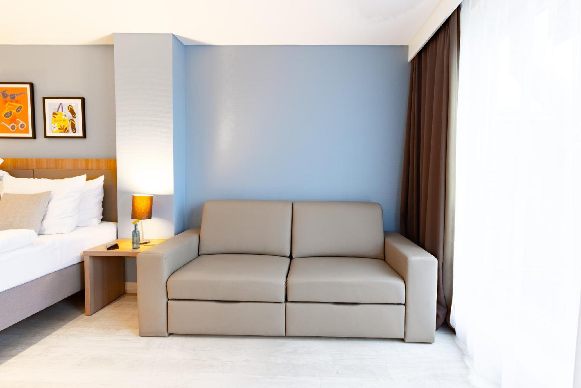 Habitación Premium con cama extragrande y sofá cama