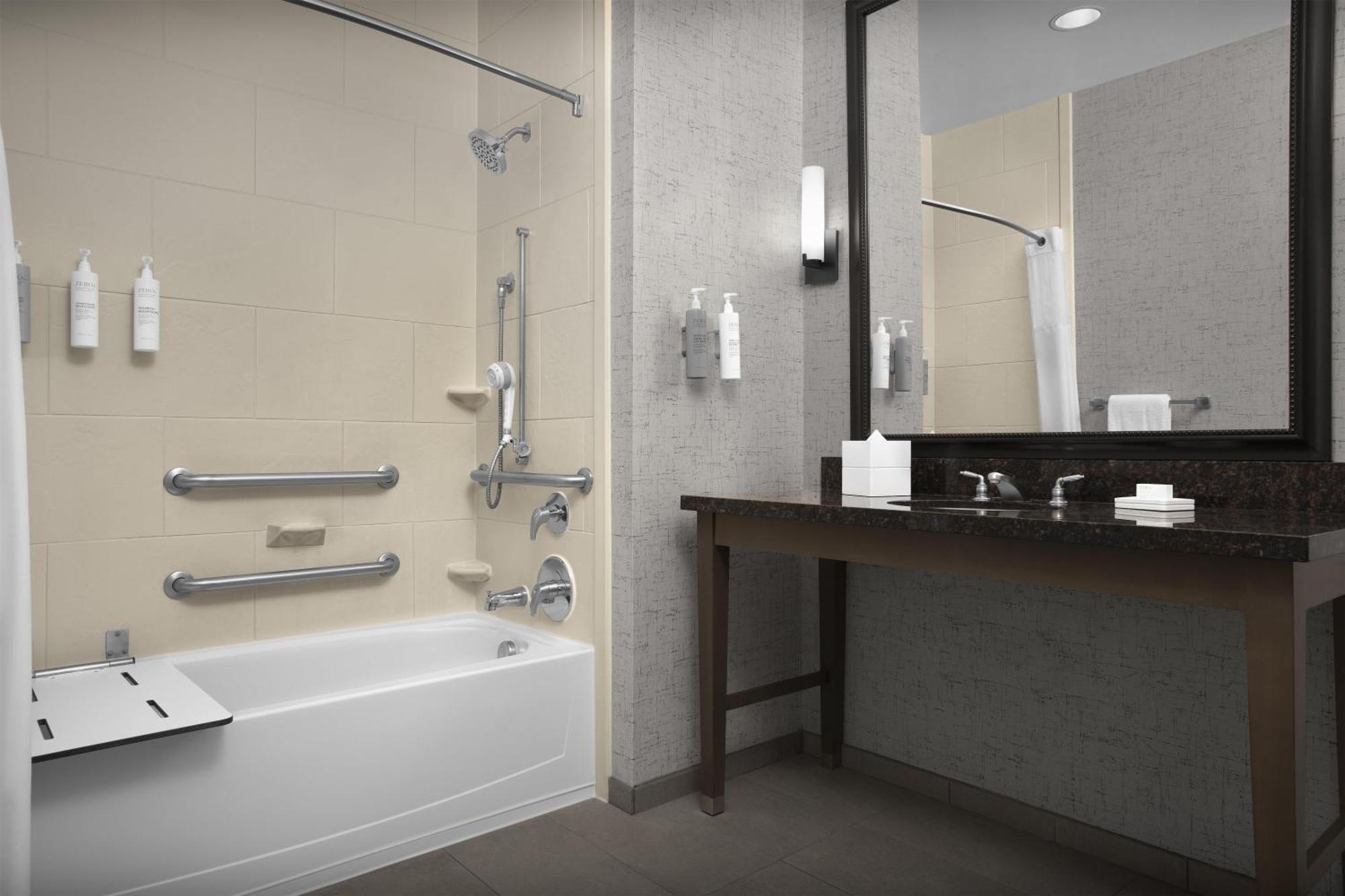 Queen Room Two Queen Beds Balcony Bath Tub Hearing Accessible or Non-Smoking