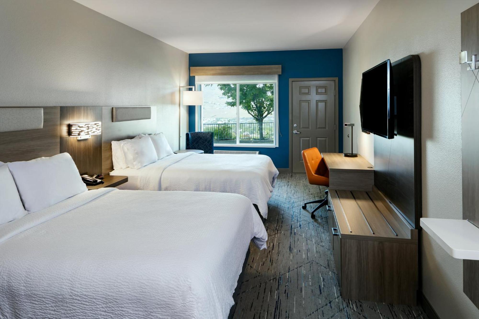 Deluxe Queen Room Two Queen Beds