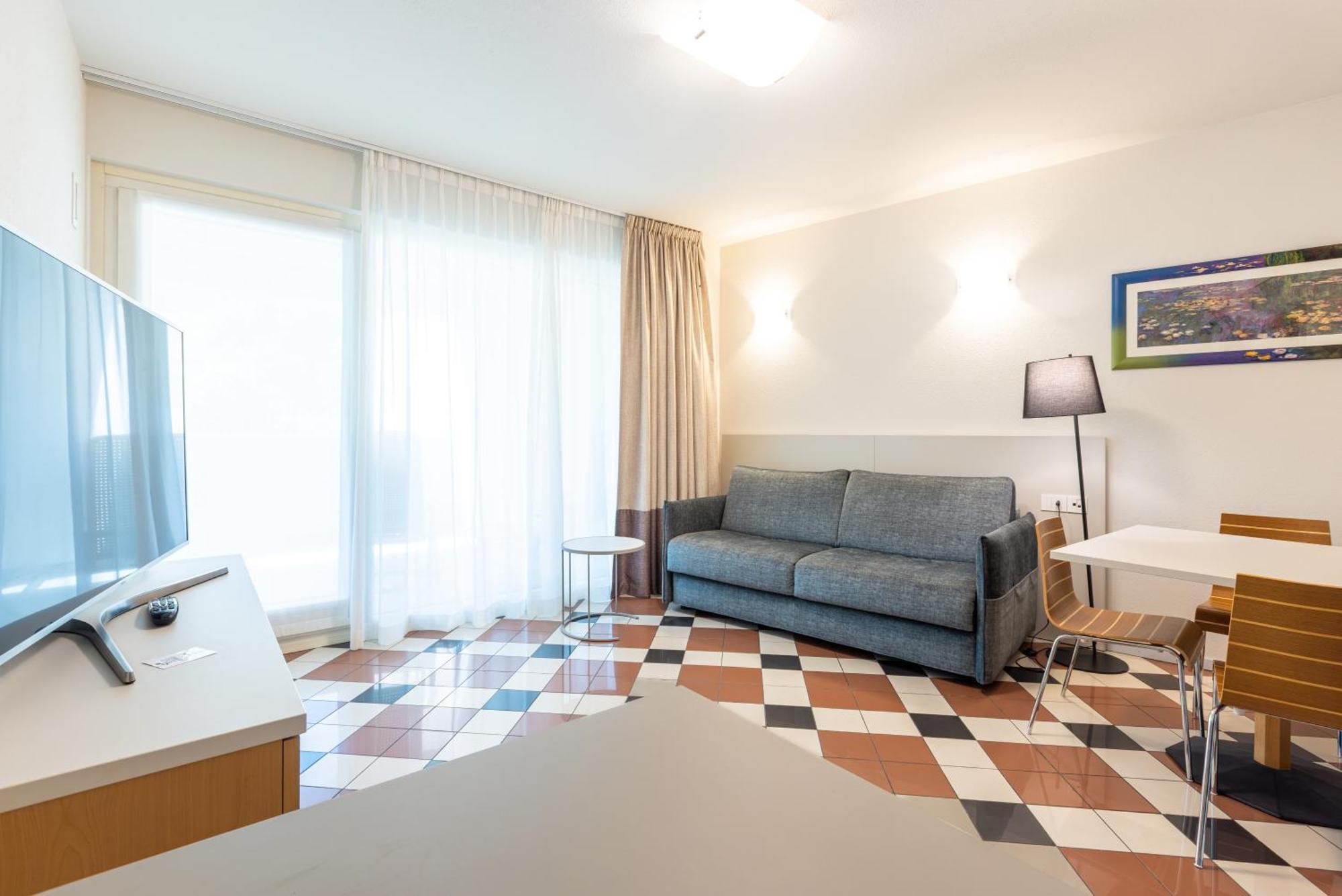 One-Bedroom Apartment