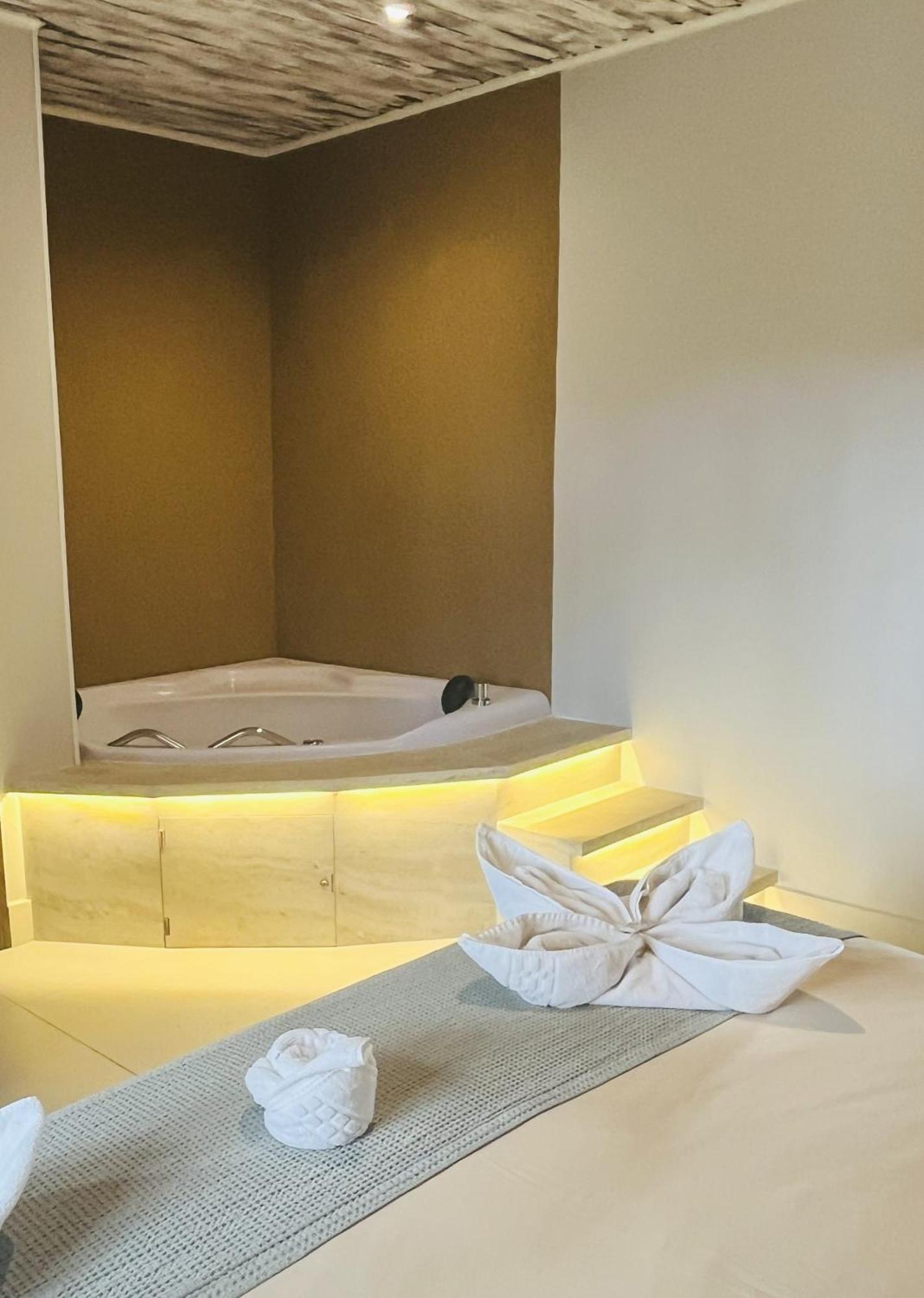 King Room Spa Bath