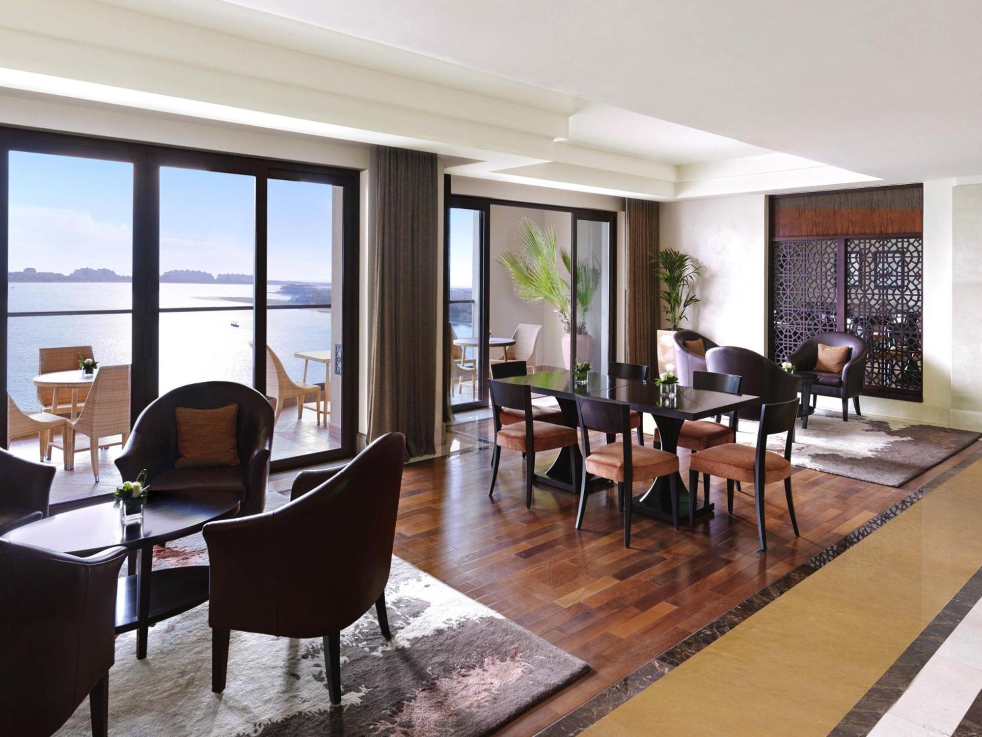 Fairmont Gold Heritage King Room Lounge Access