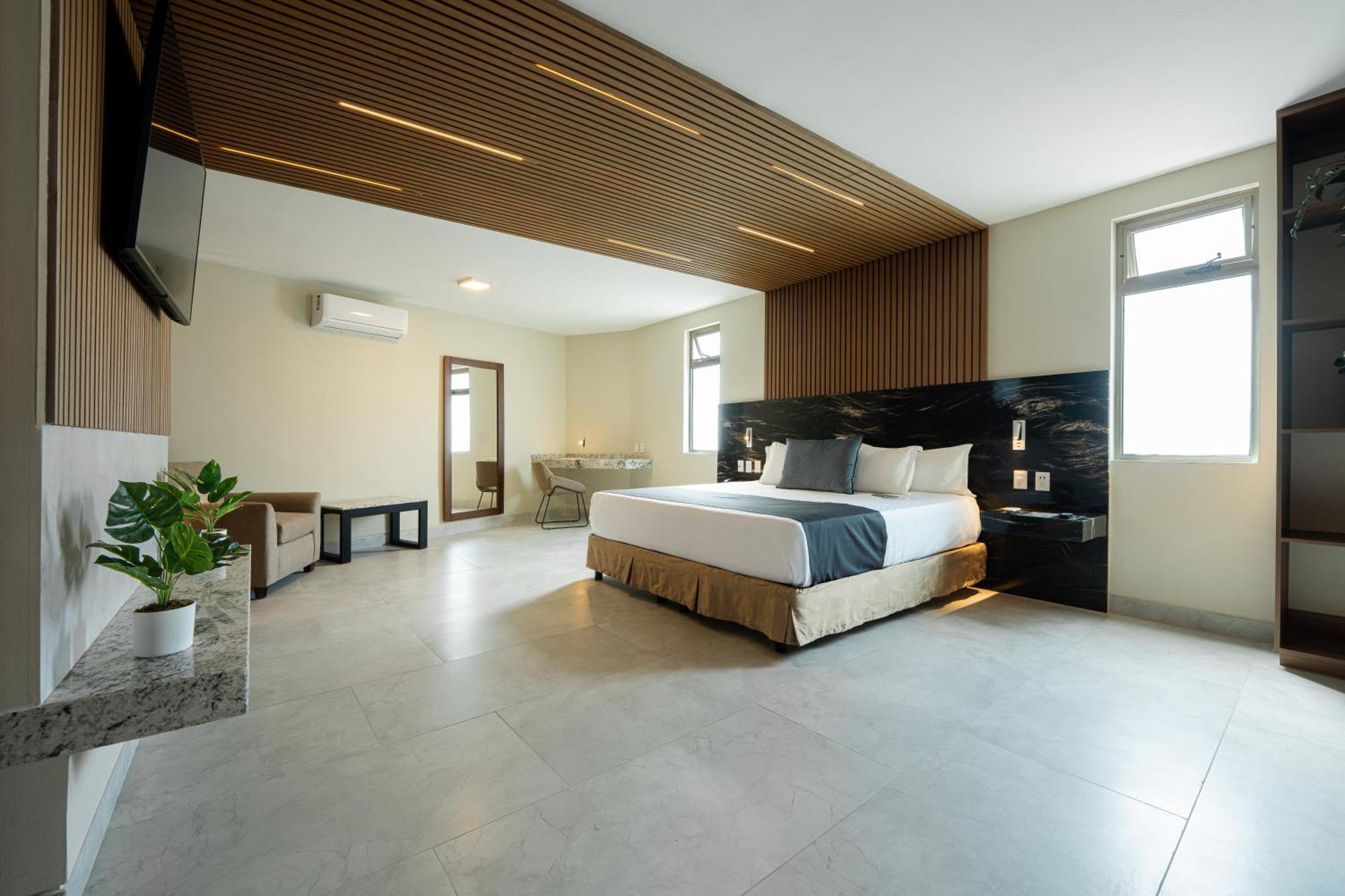 Superior King Suite