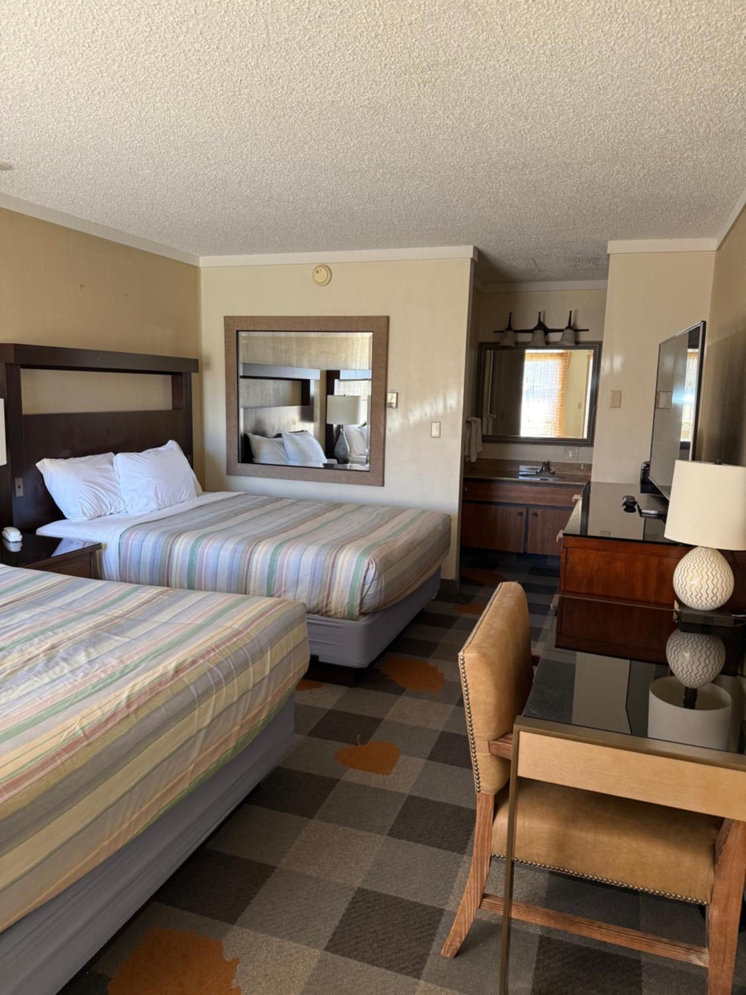 Deluxe Queen Room
