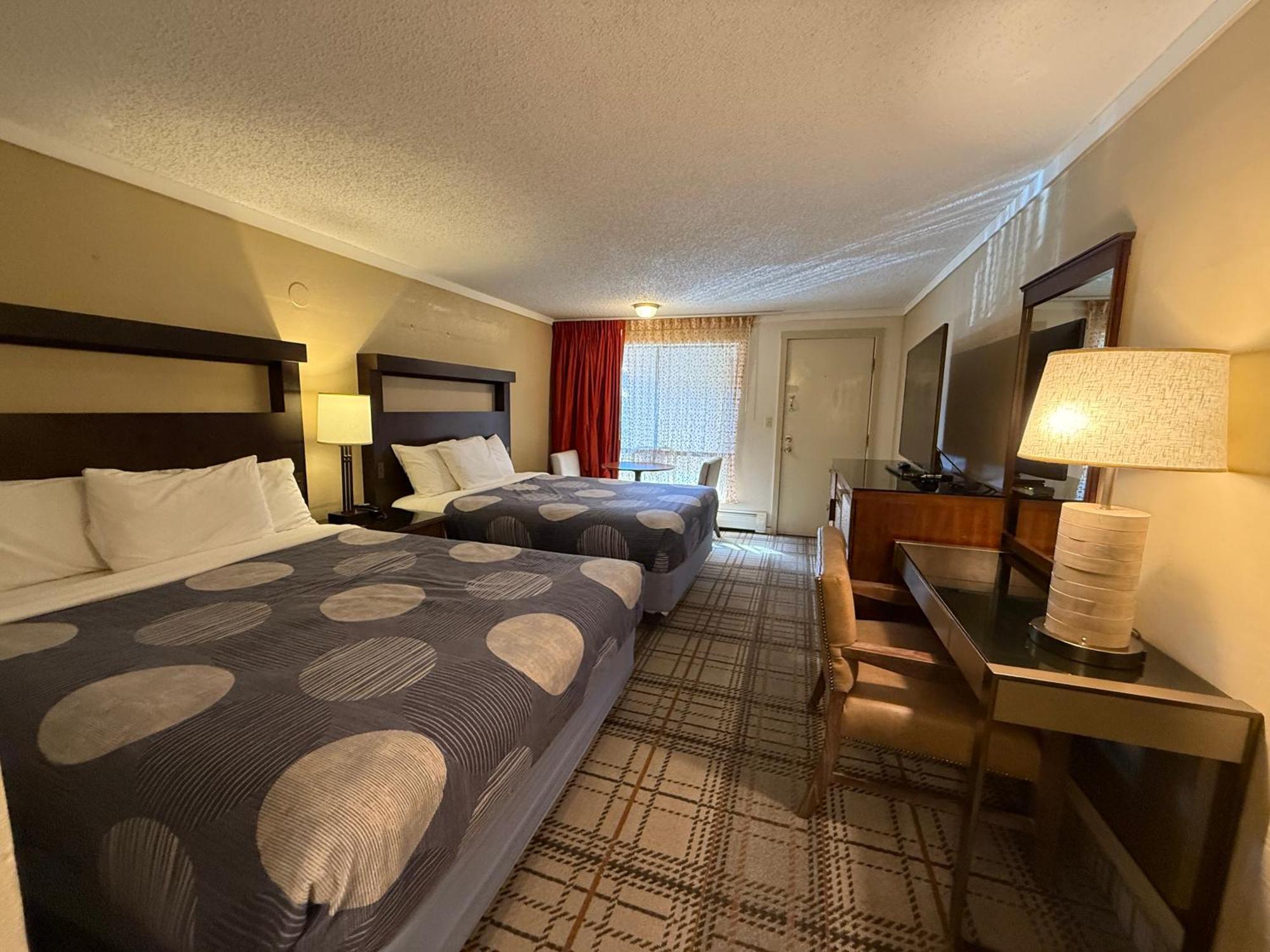 Deluxe Queen Room