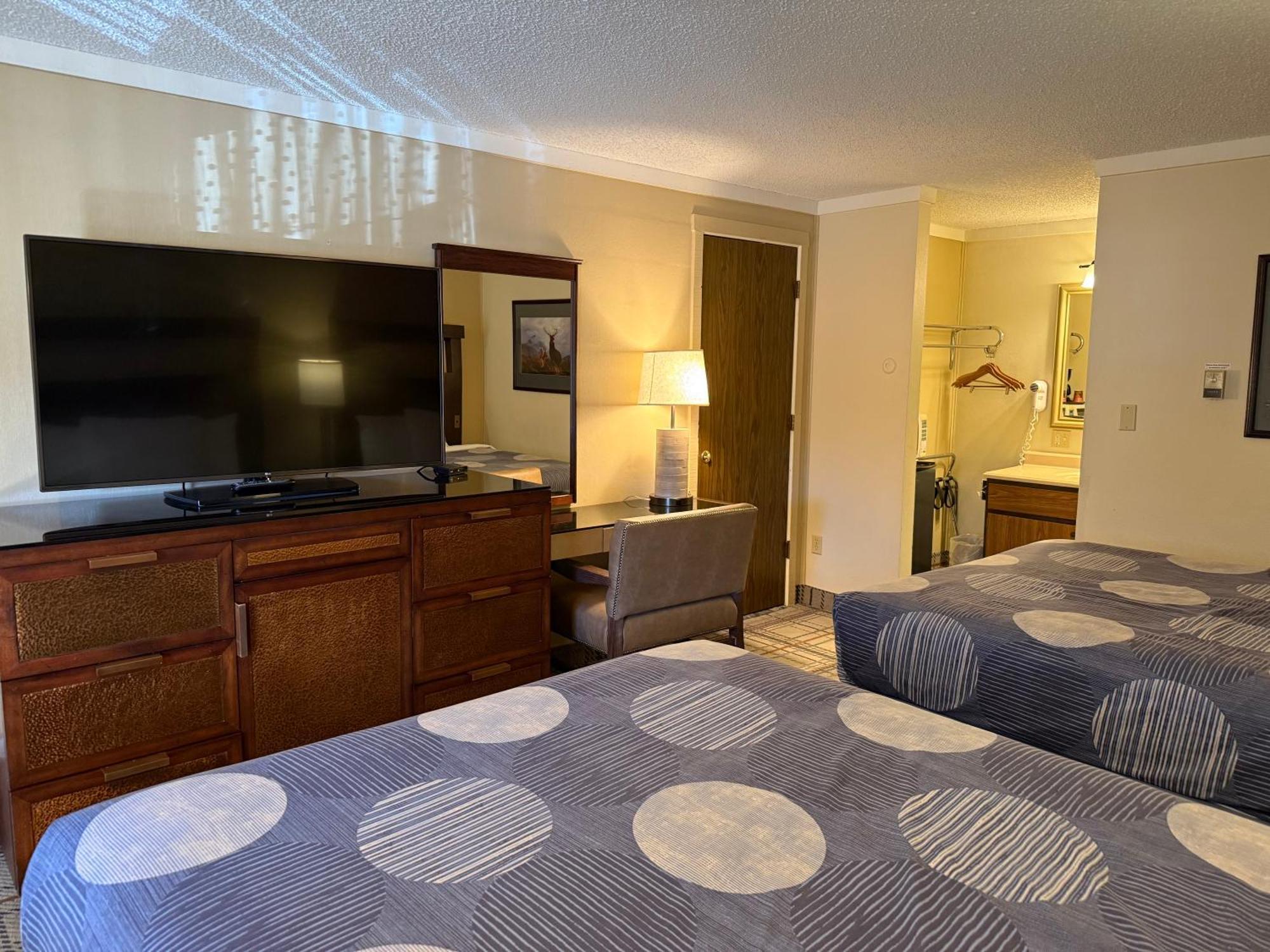 Deluxe Queen Room