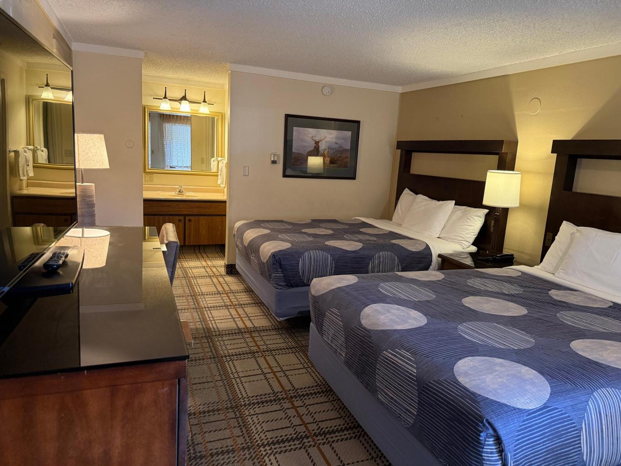 Deluxe Queen Room