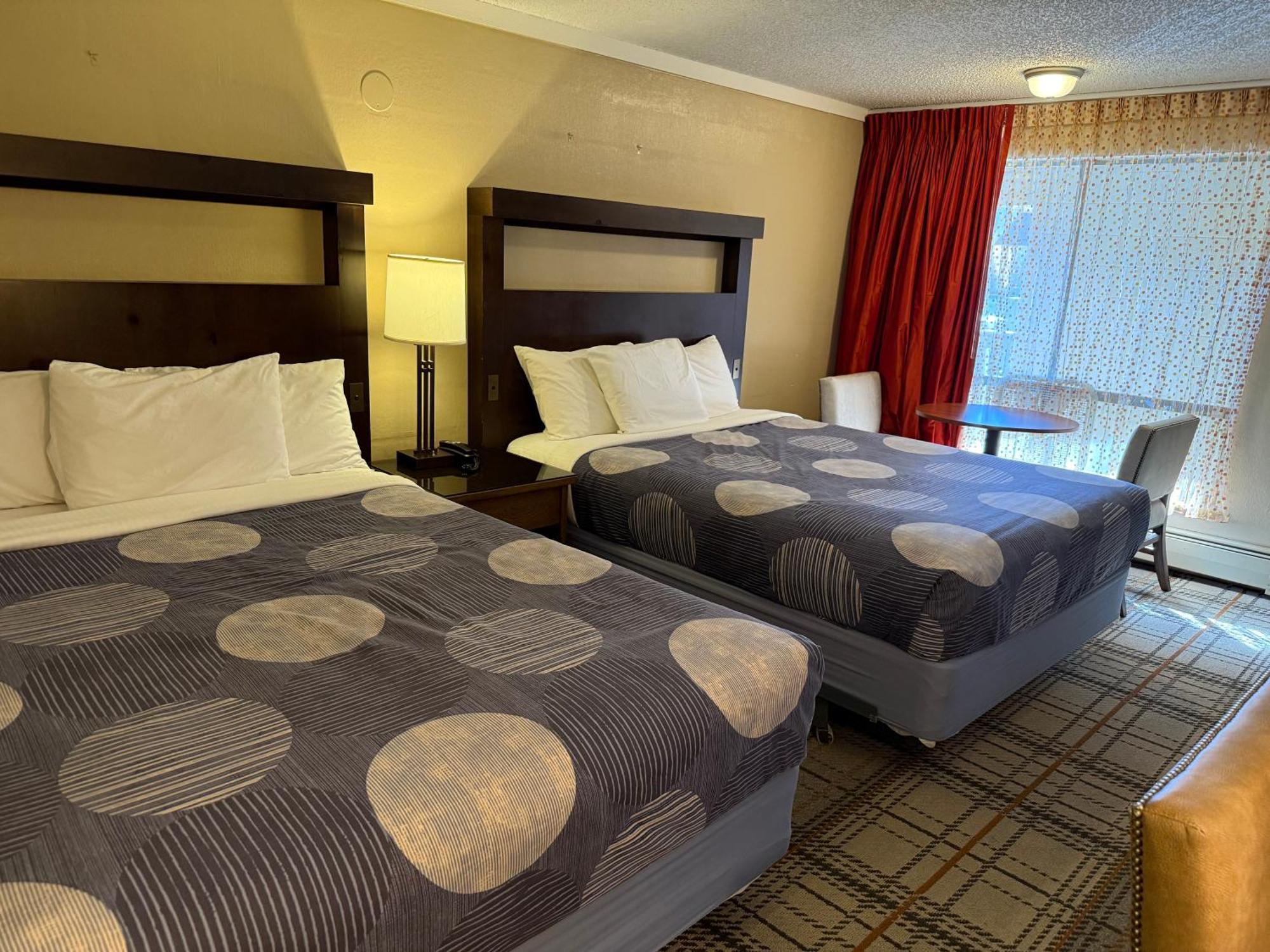 Deluxe Queen Room
