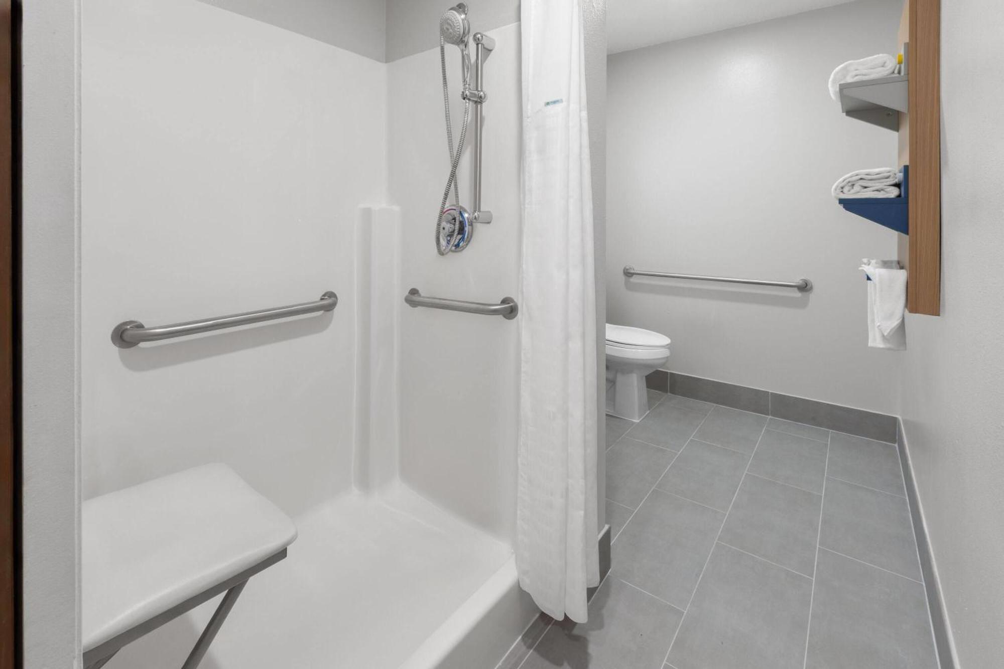 Queen Studio Suite Mobility Access or Non-Smoking