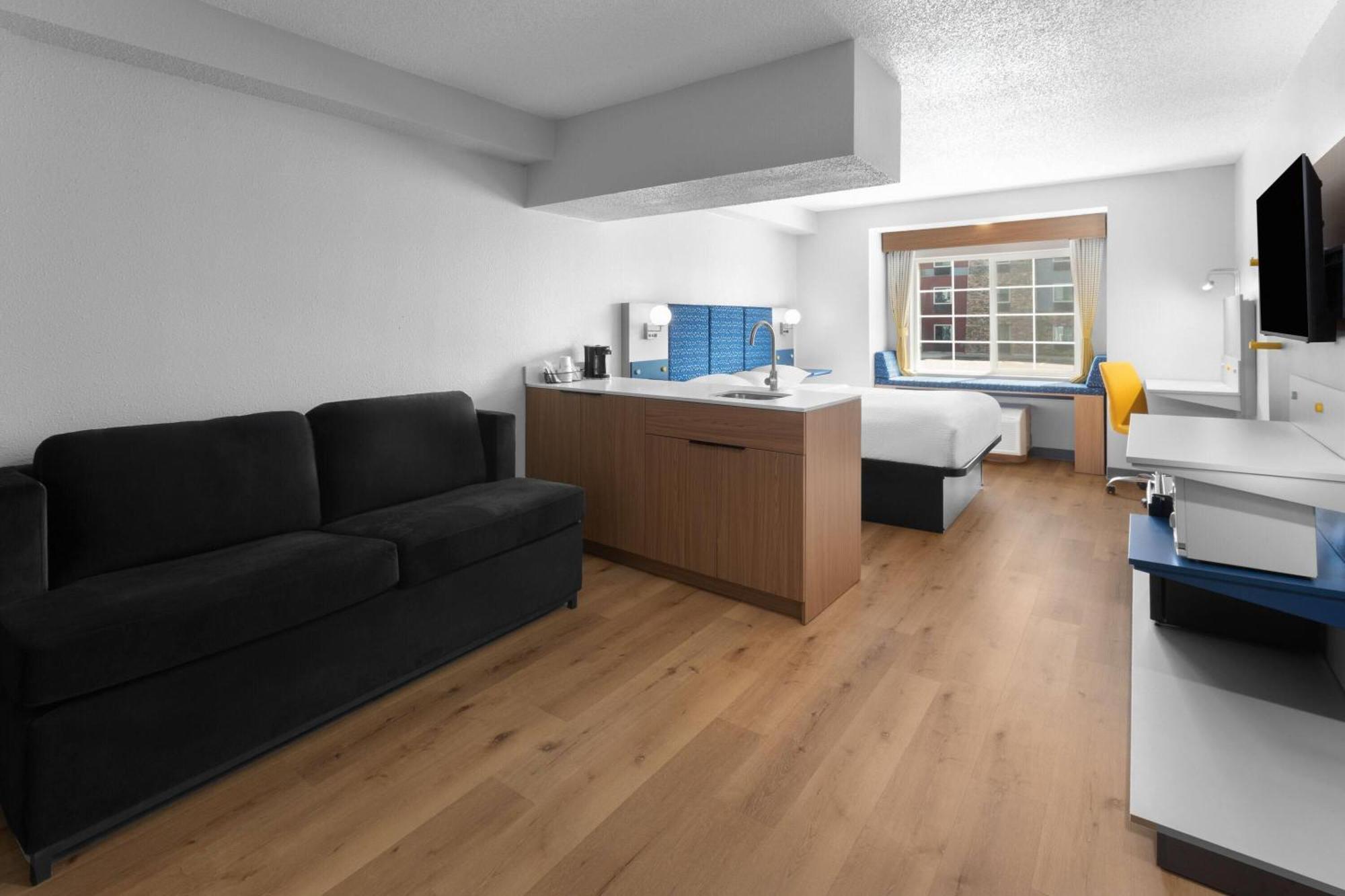 Queen Studio Suite Non-Smoking
