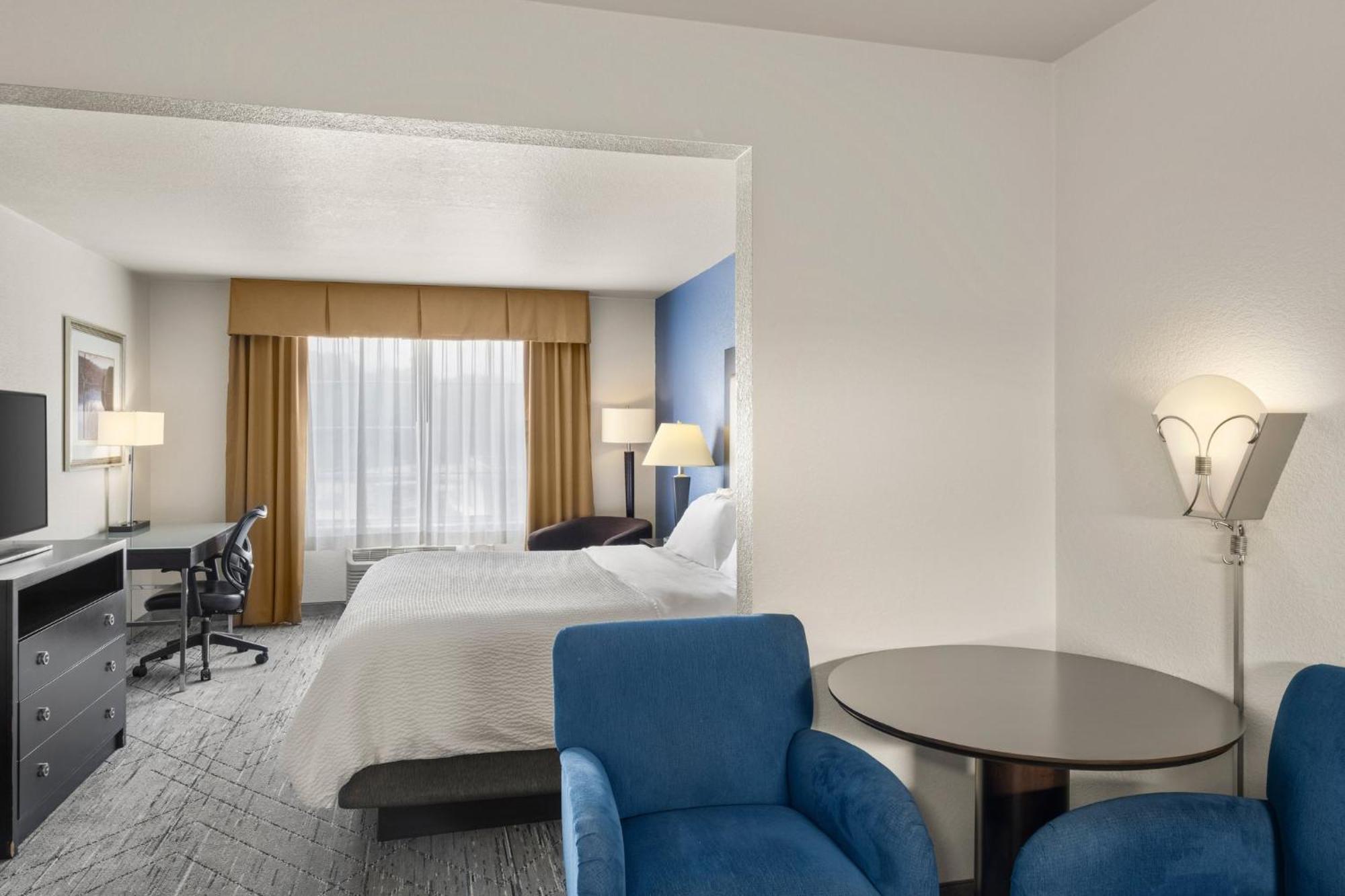One-Bedroom King Suite