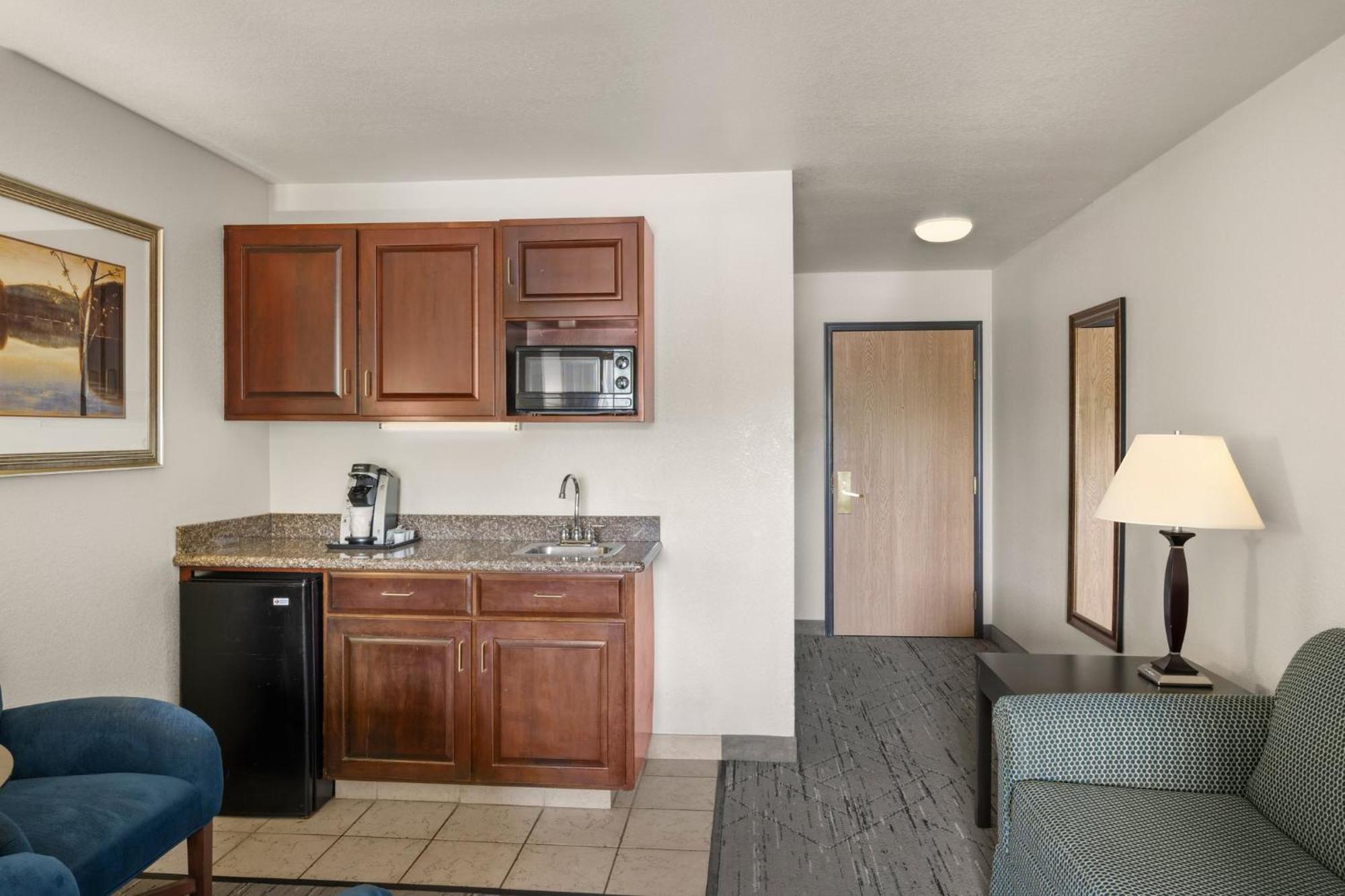 One-Bedroom King Suite