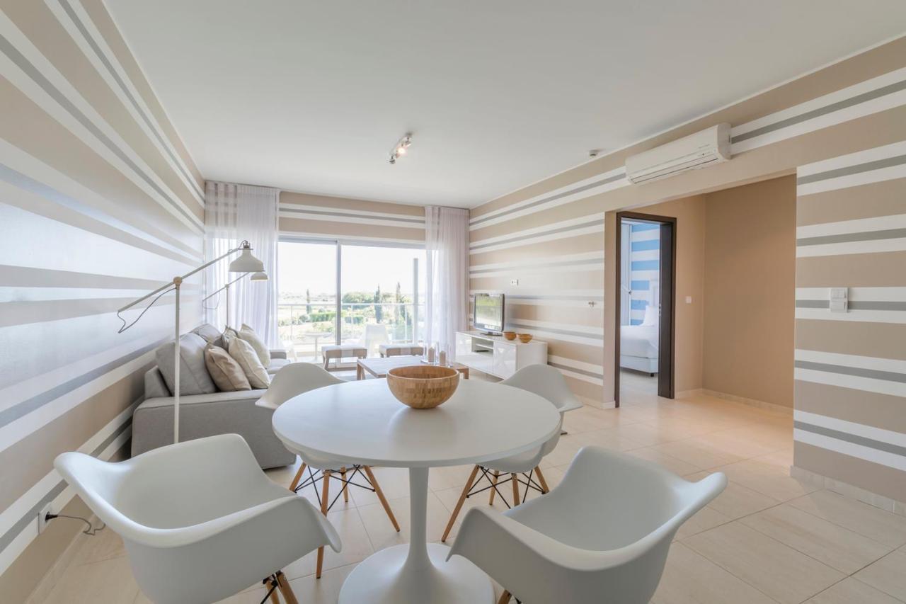 One-Bedroom Apartment Golf View