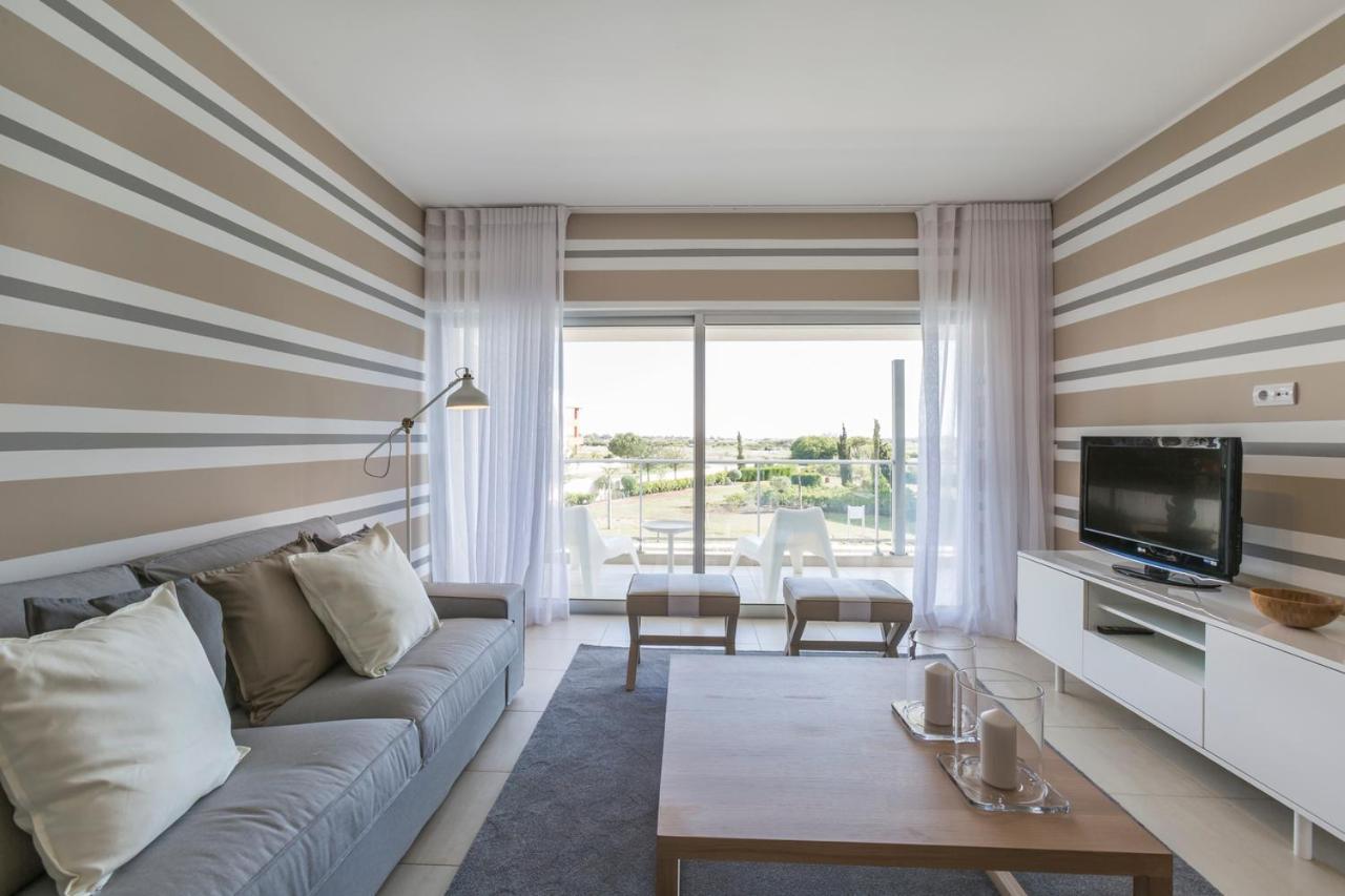 One-Bedroom Apartment Golf View