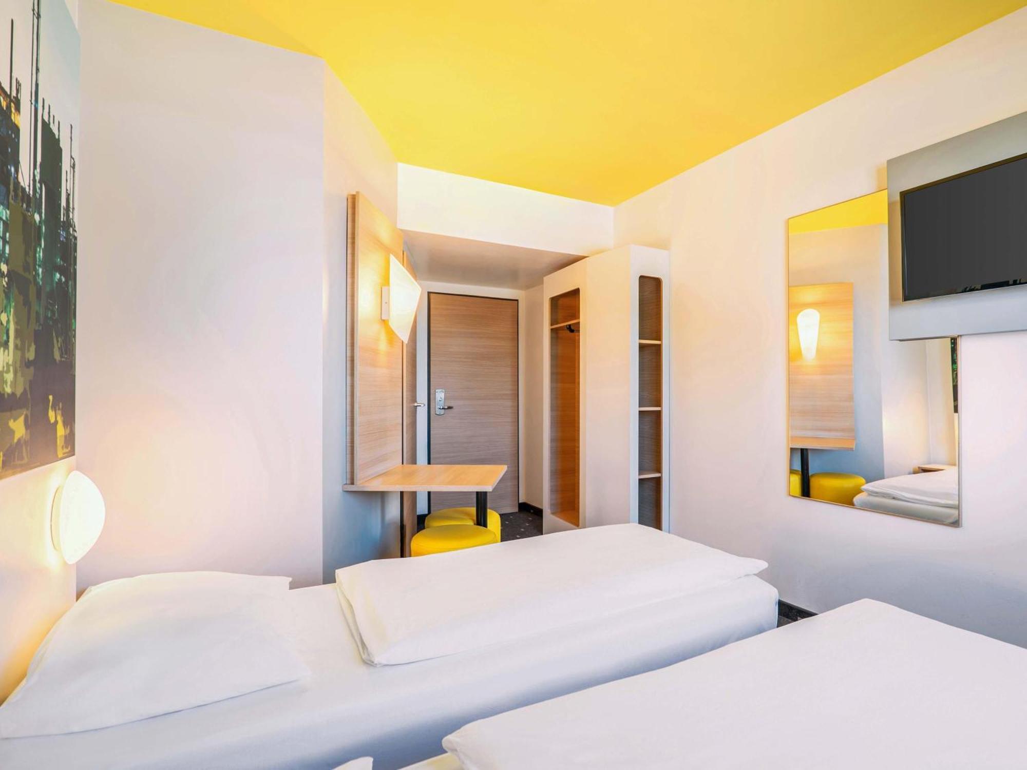 Twin Room,1706906337:JPEG