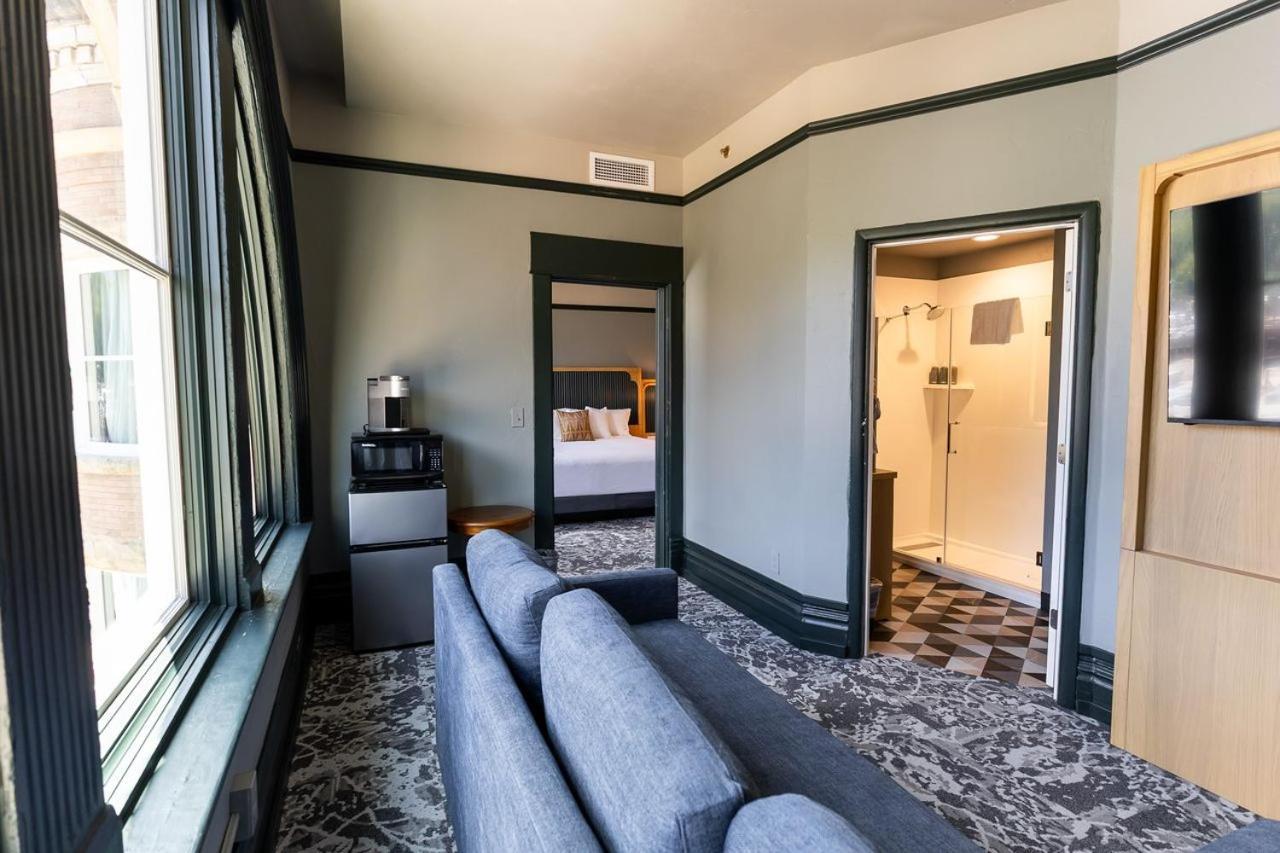 One-Bedroom King Suite Non-Smoking
