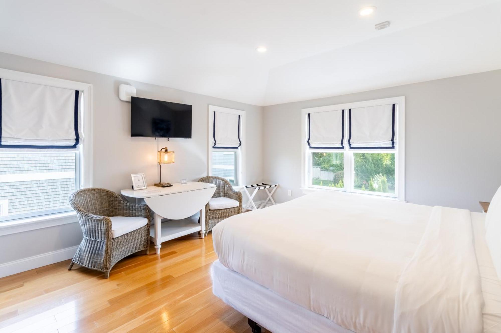Deluxe King Studio Not Pet Friendly