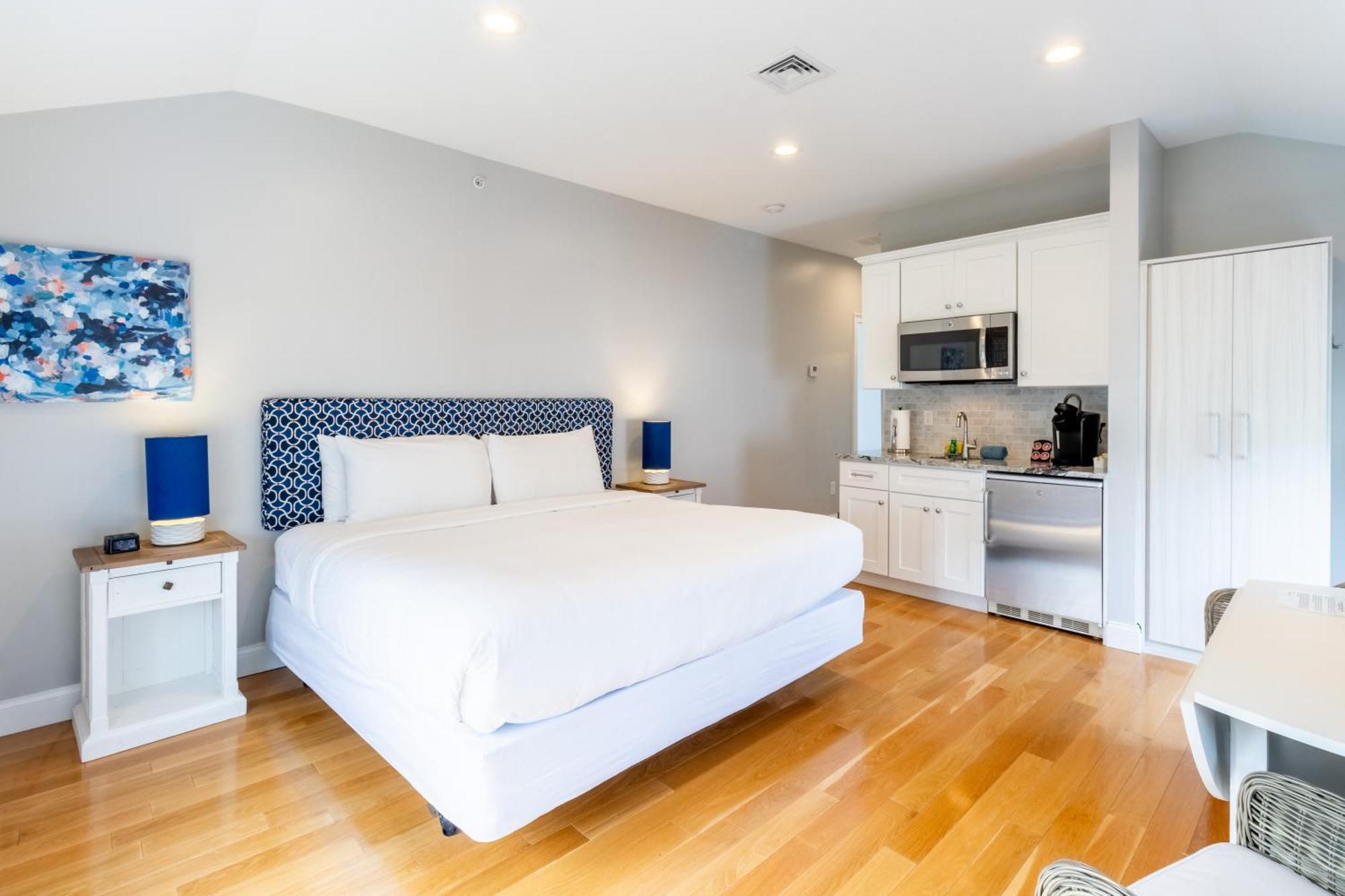 Deluxe King Studio Not Pet Friendly