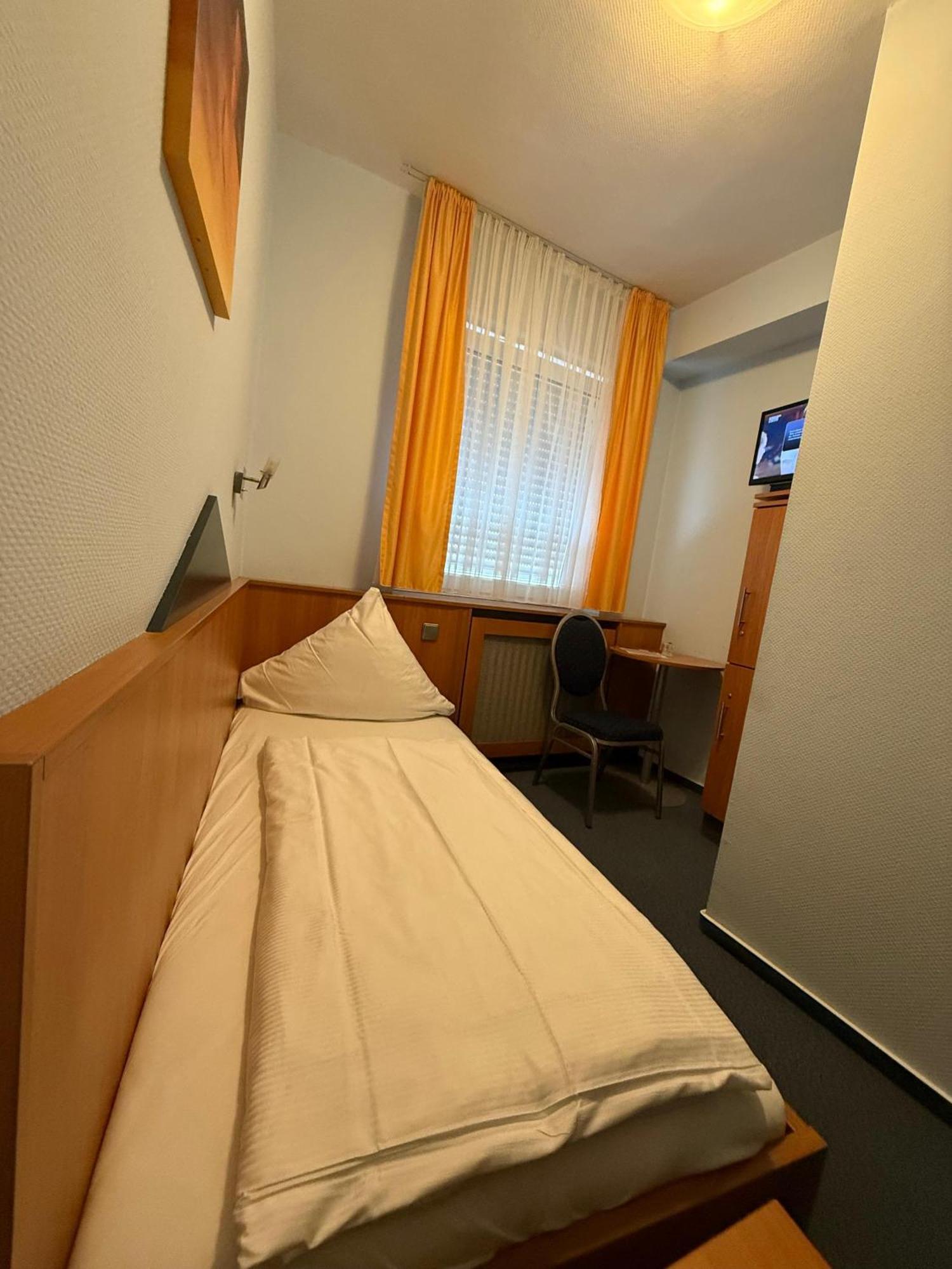 Standard Einzelzimmer mit Dusche und Gemeinschafts-WC