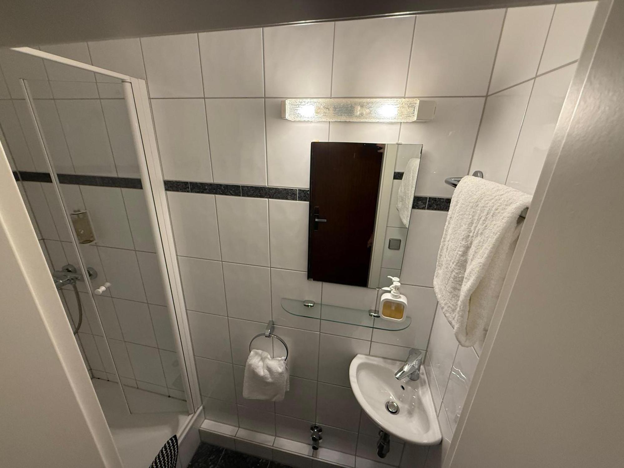 Standard Einzelzimmer mit Dusche und Gemeinschafts-WC