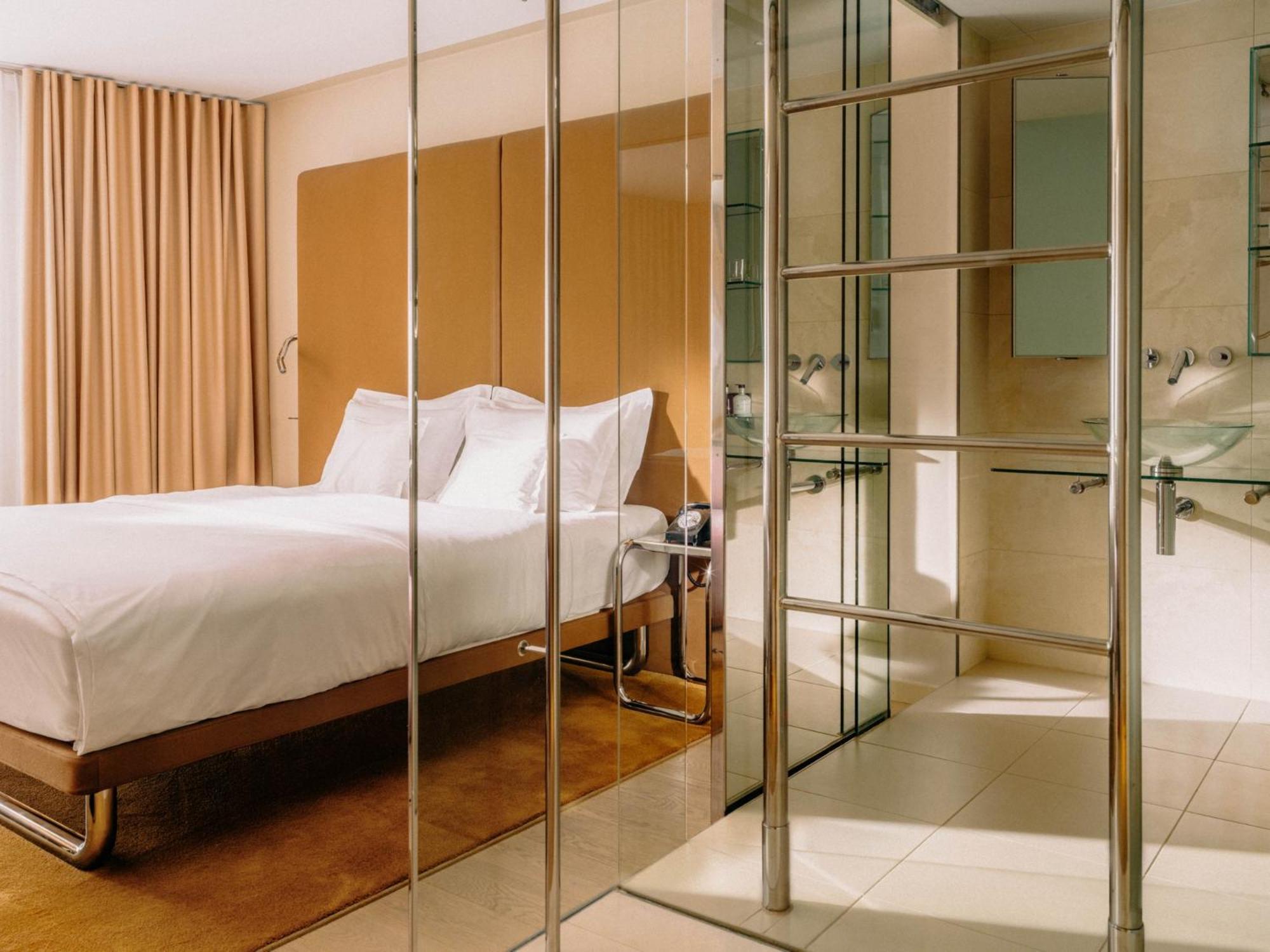 Signature Double Room Shower