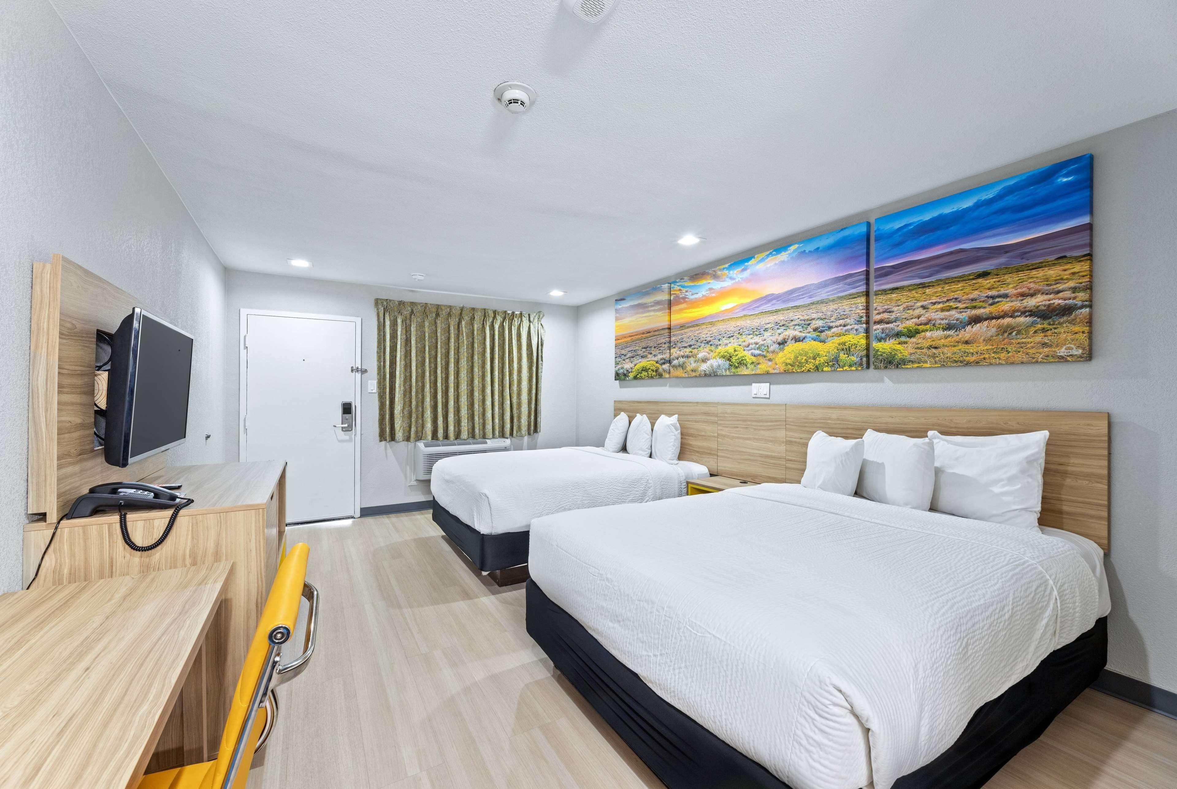 Queen Room Two Queen Beds Non-Smoking
