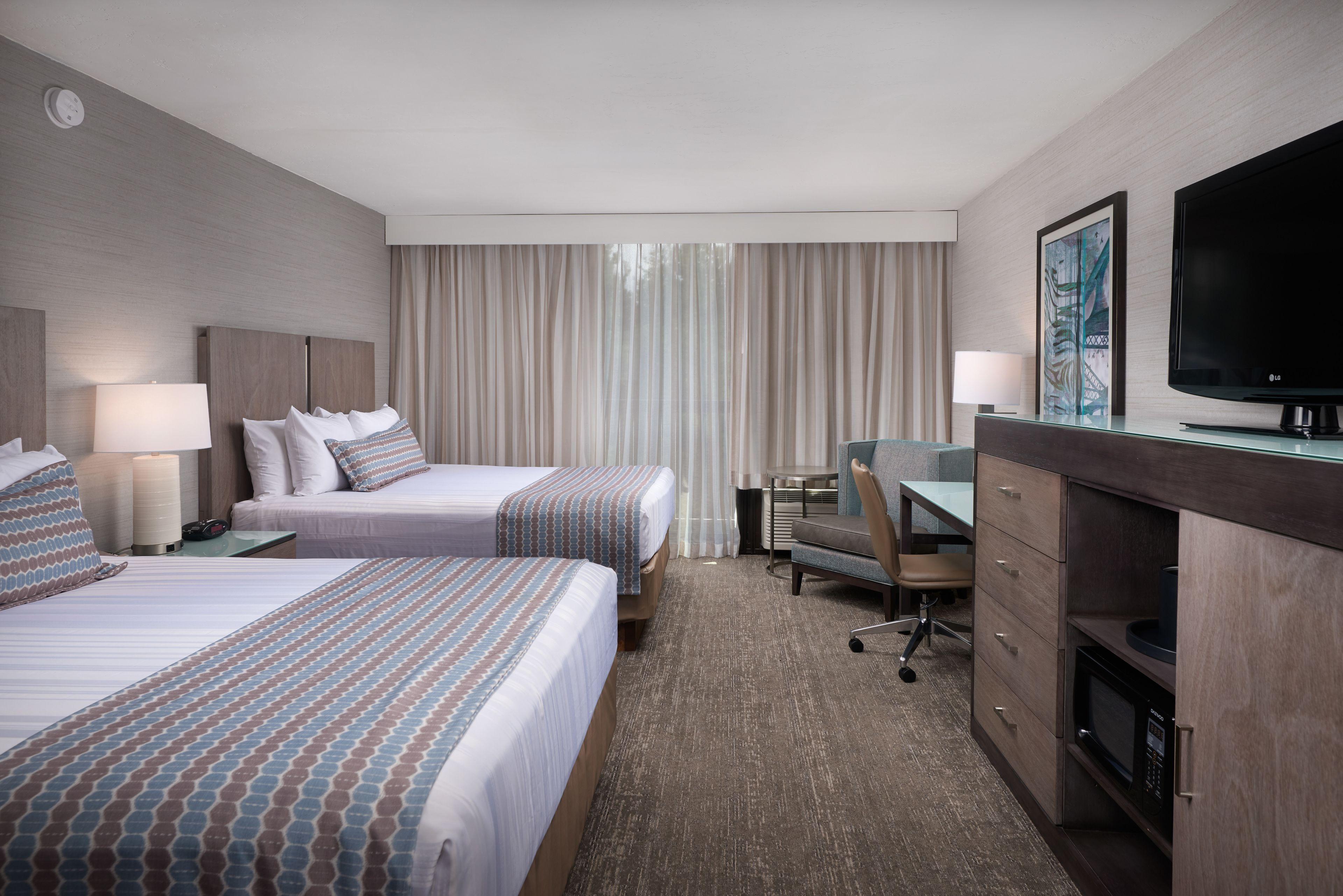 Queen Room Two Queen Beds Hillside View