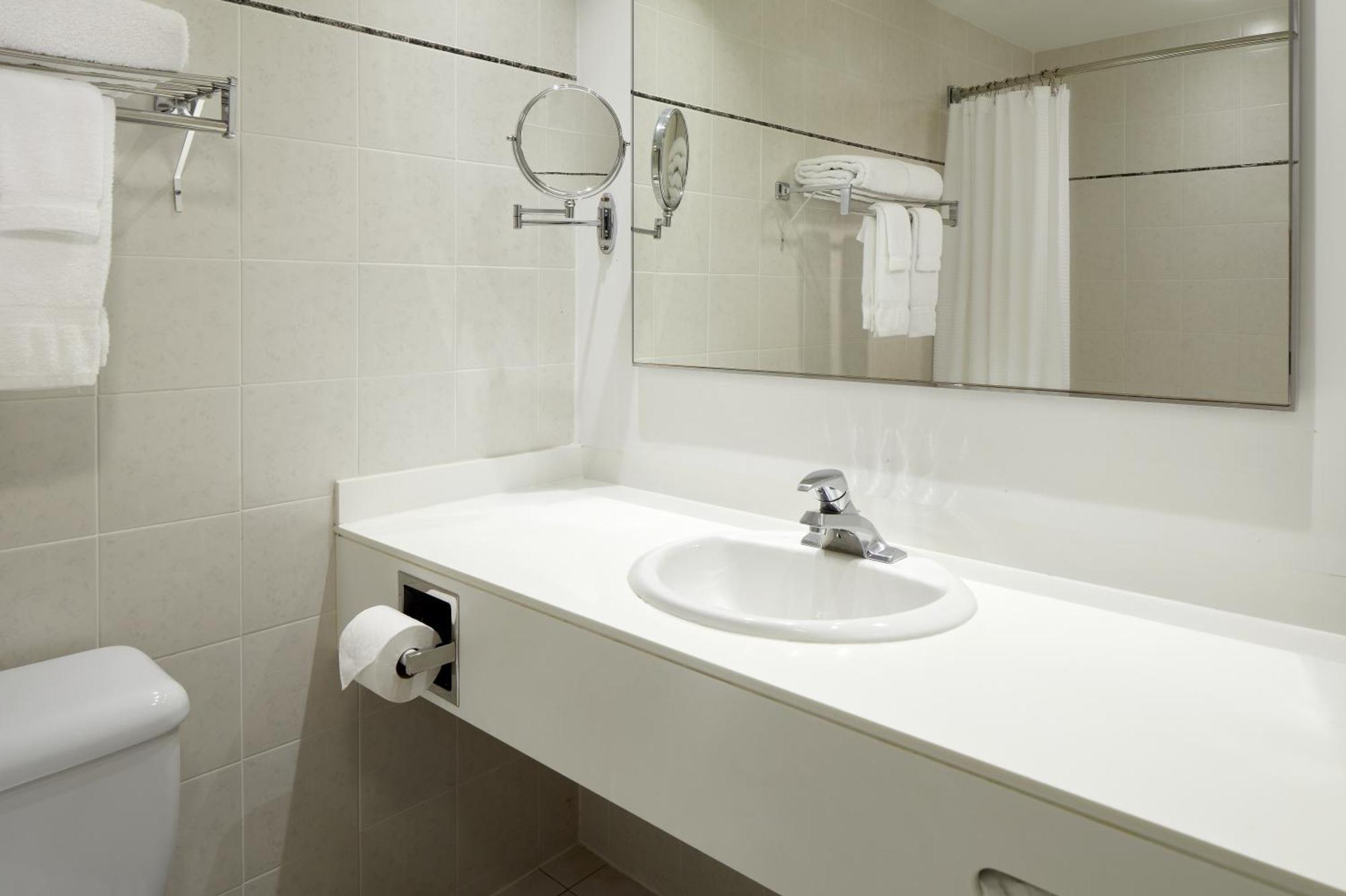 Queen Suite Kitchenette