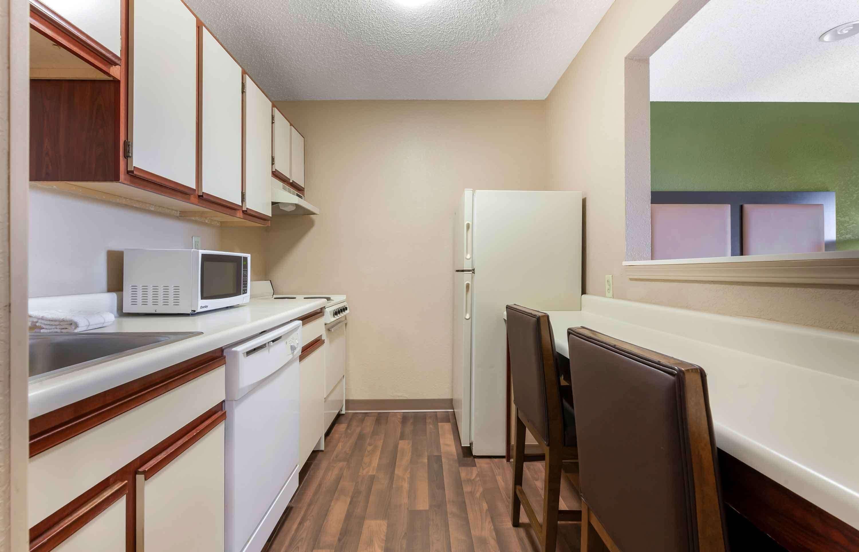 Deluxe Studio Two Queen Beds Non-Smoking