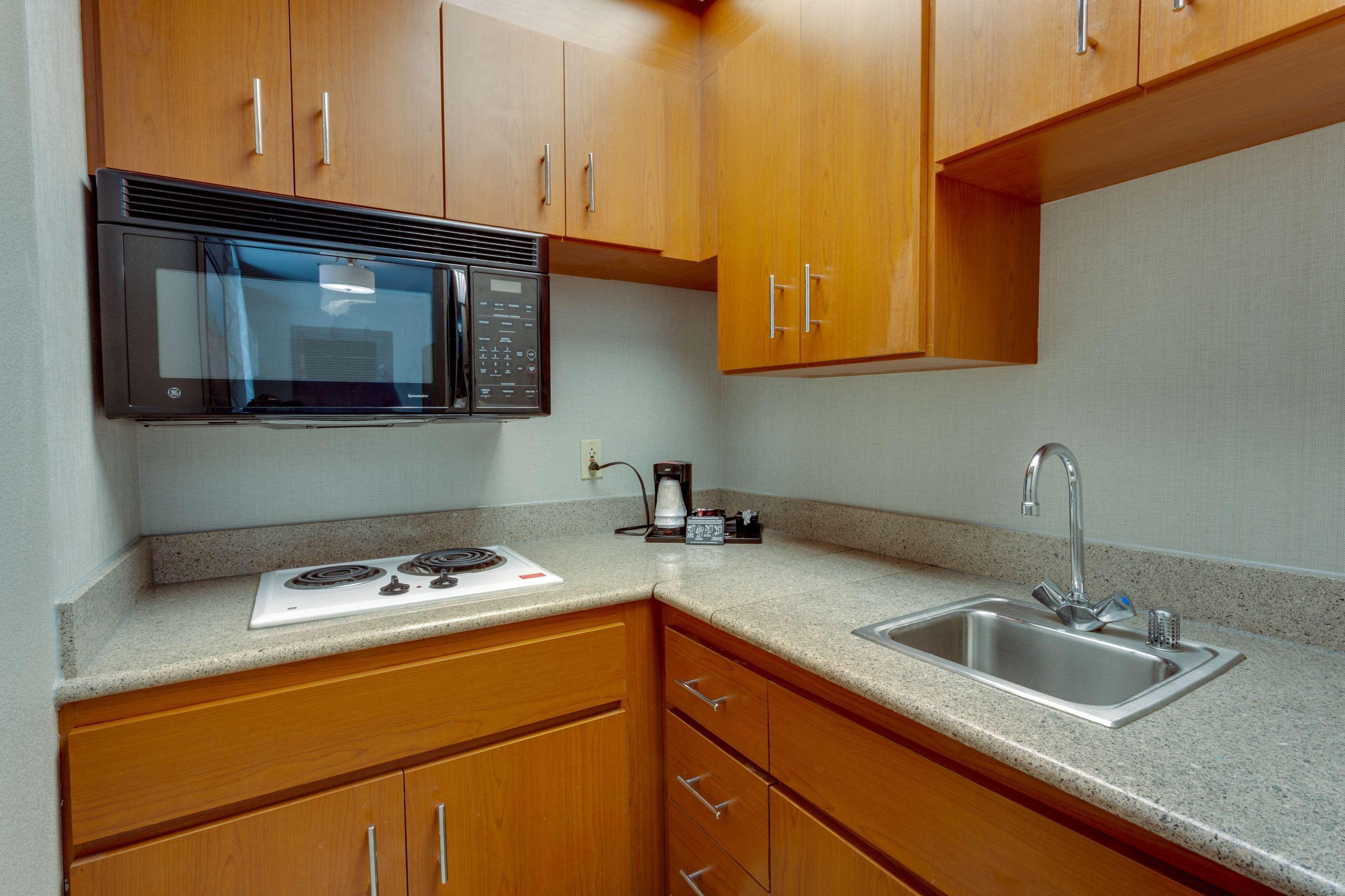 Deluxe King Room Kitchen