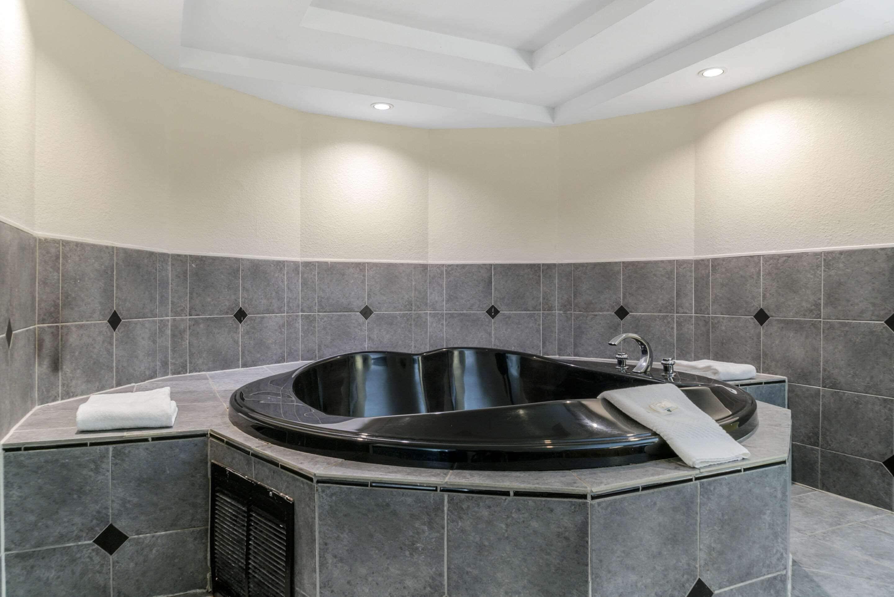 King Suite Jacuzzi Non-Smoking