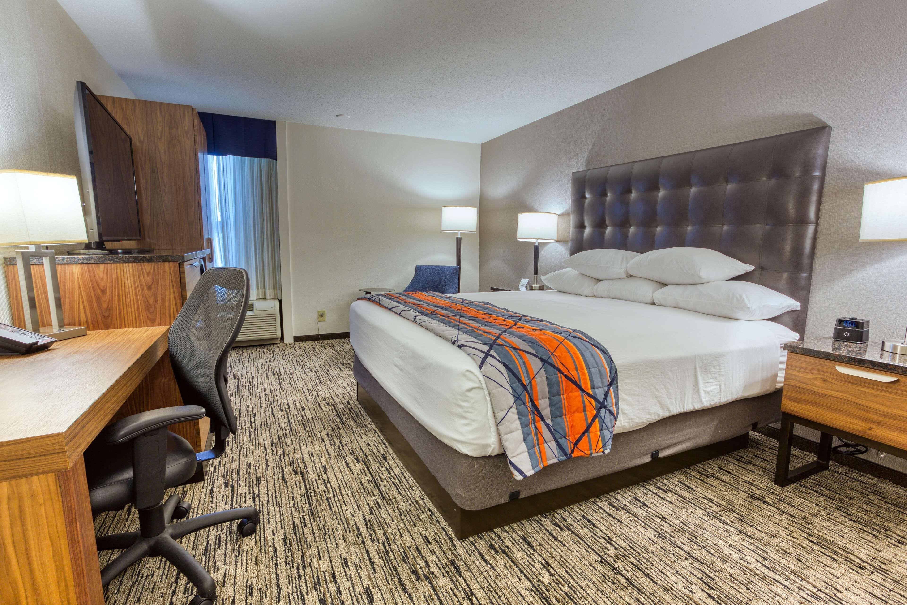 Deluxe King Room