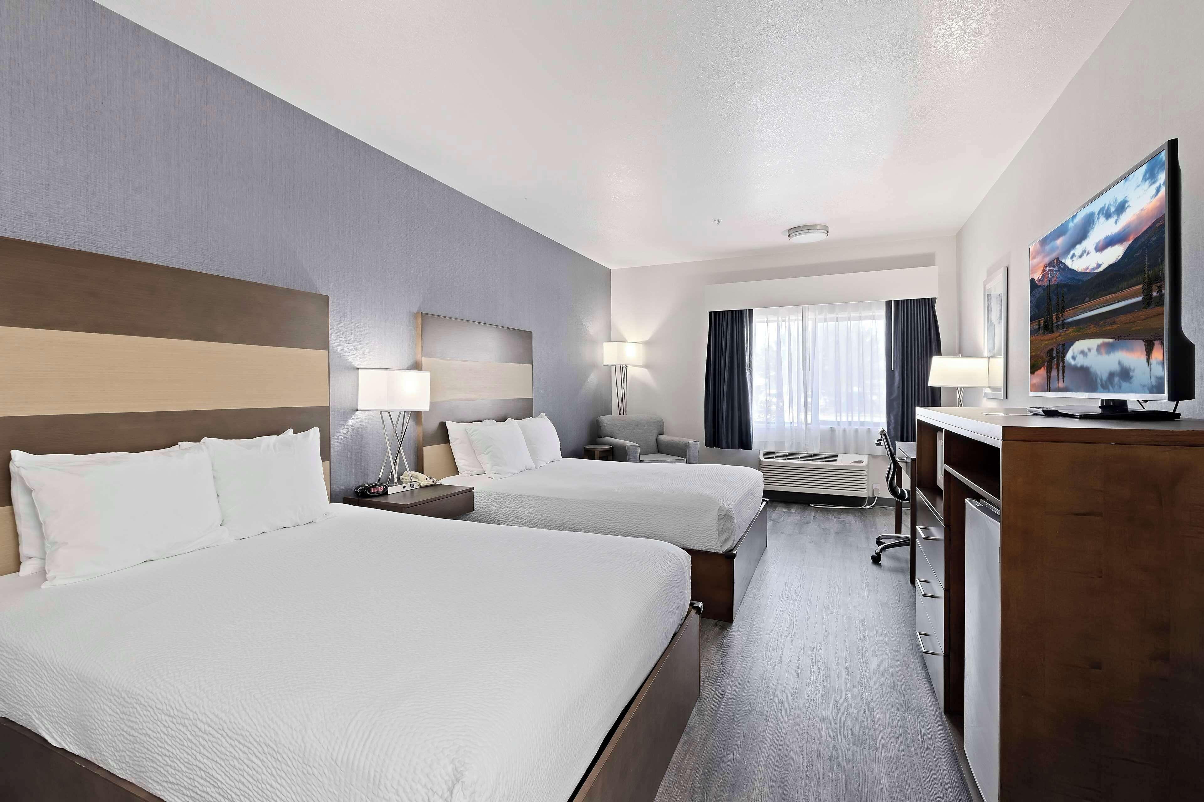 Queen Room Mobility Accessible Roll Shower