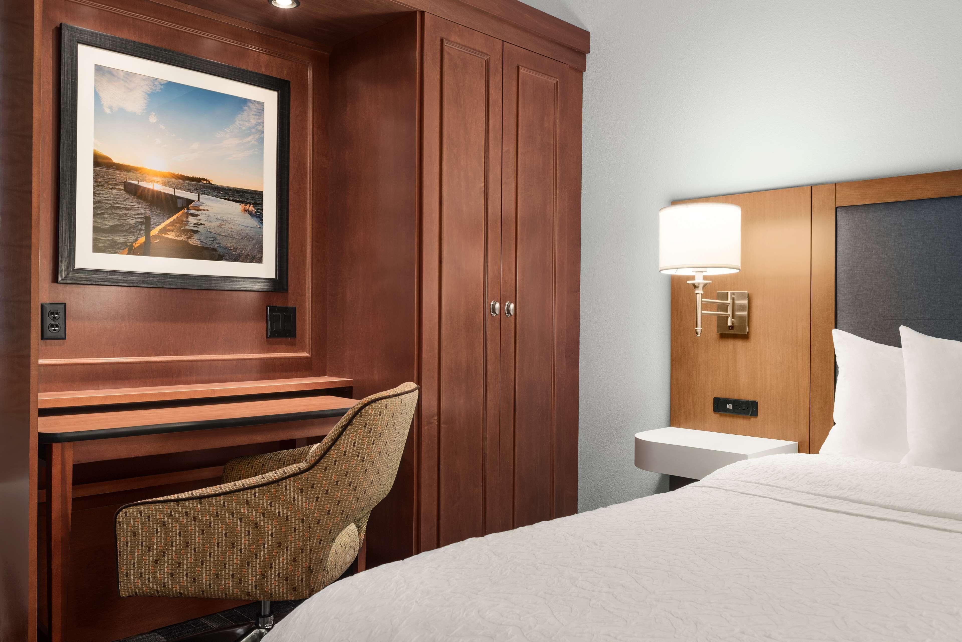 King Room Hearing Access or Non-Smoking