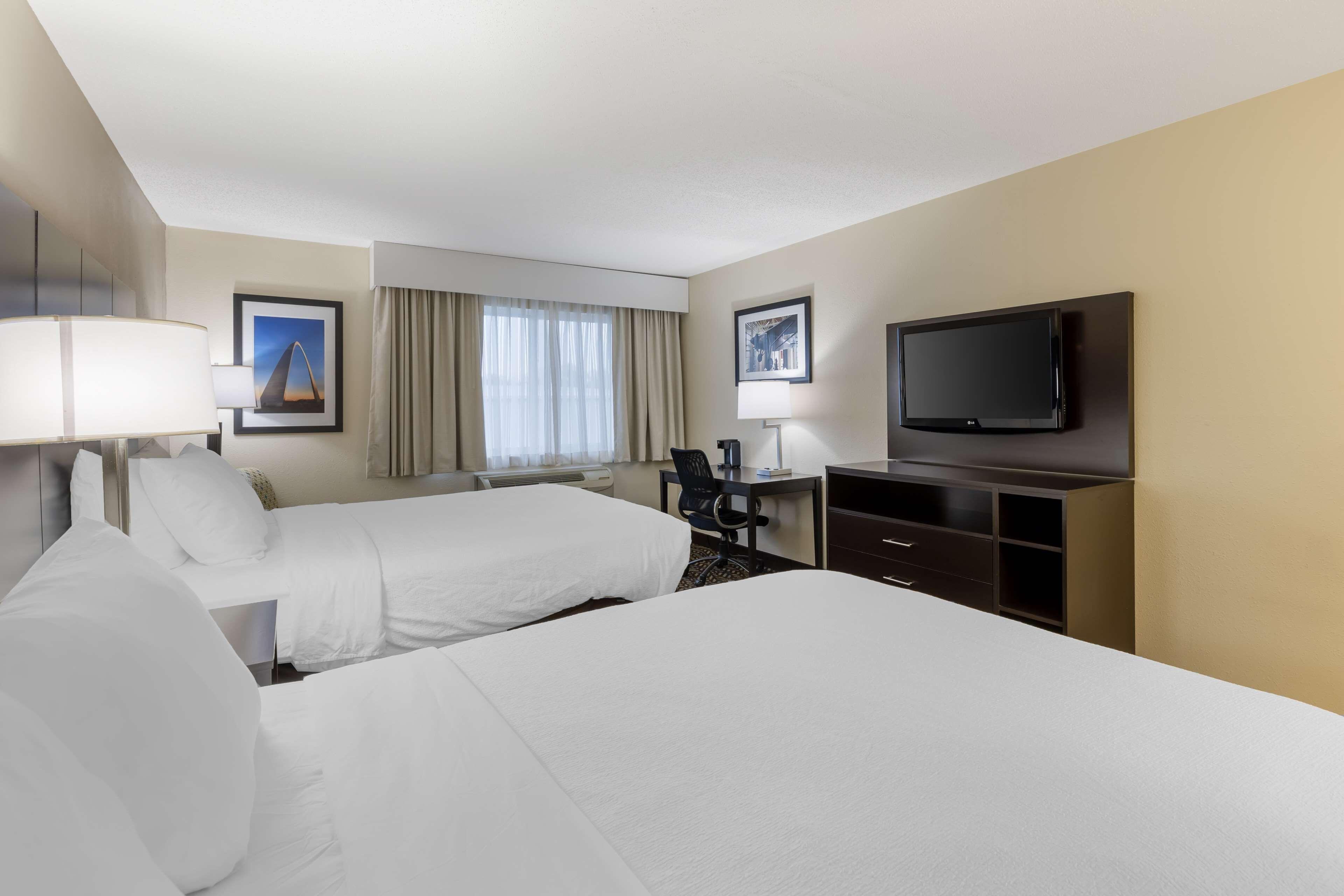 Queen Room Two Queen Beds Pet Friendly