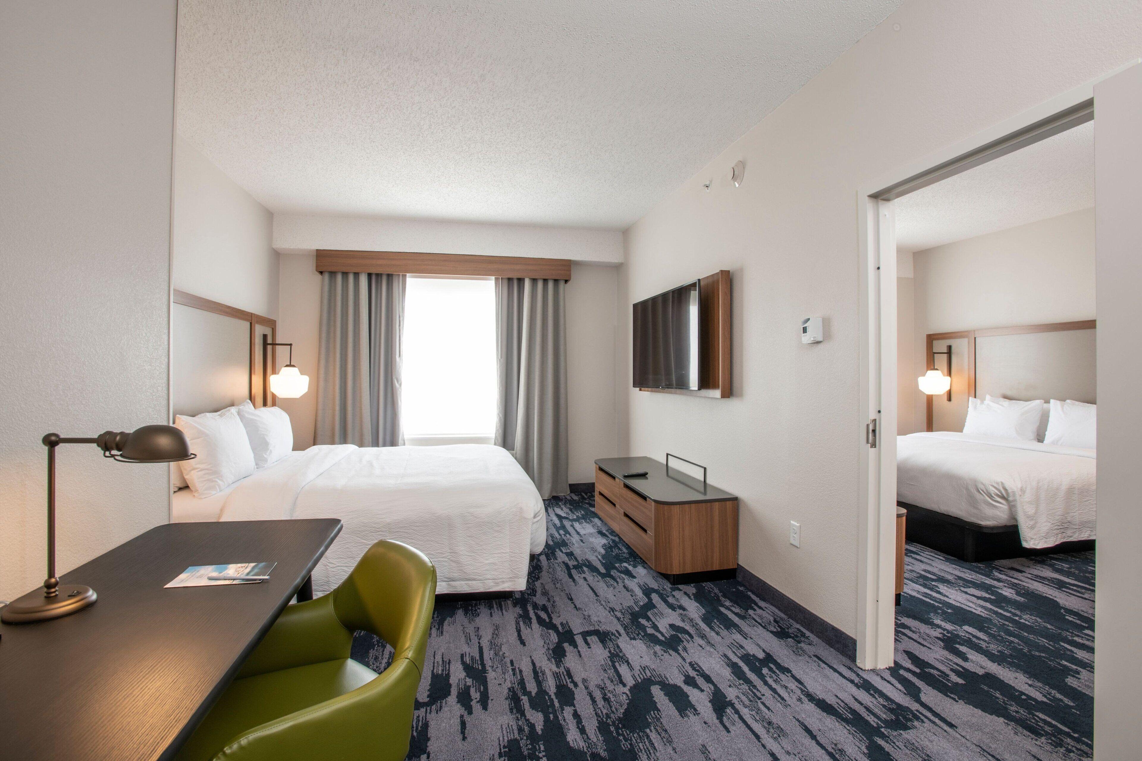 Two-Bedroom King Suite with Two King Beds, River View and Roll-In Shower - Mobility Access