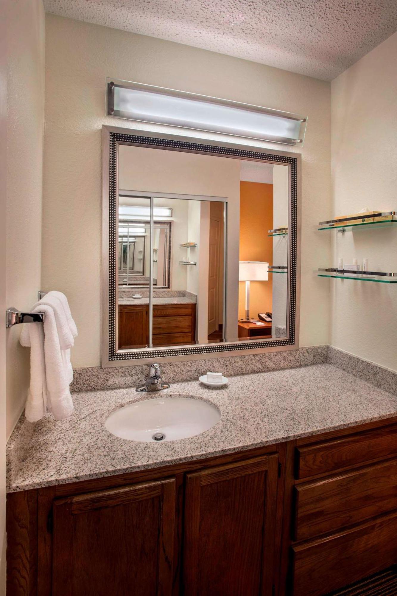 Studio Suite Queen Tub Mobility Accessible