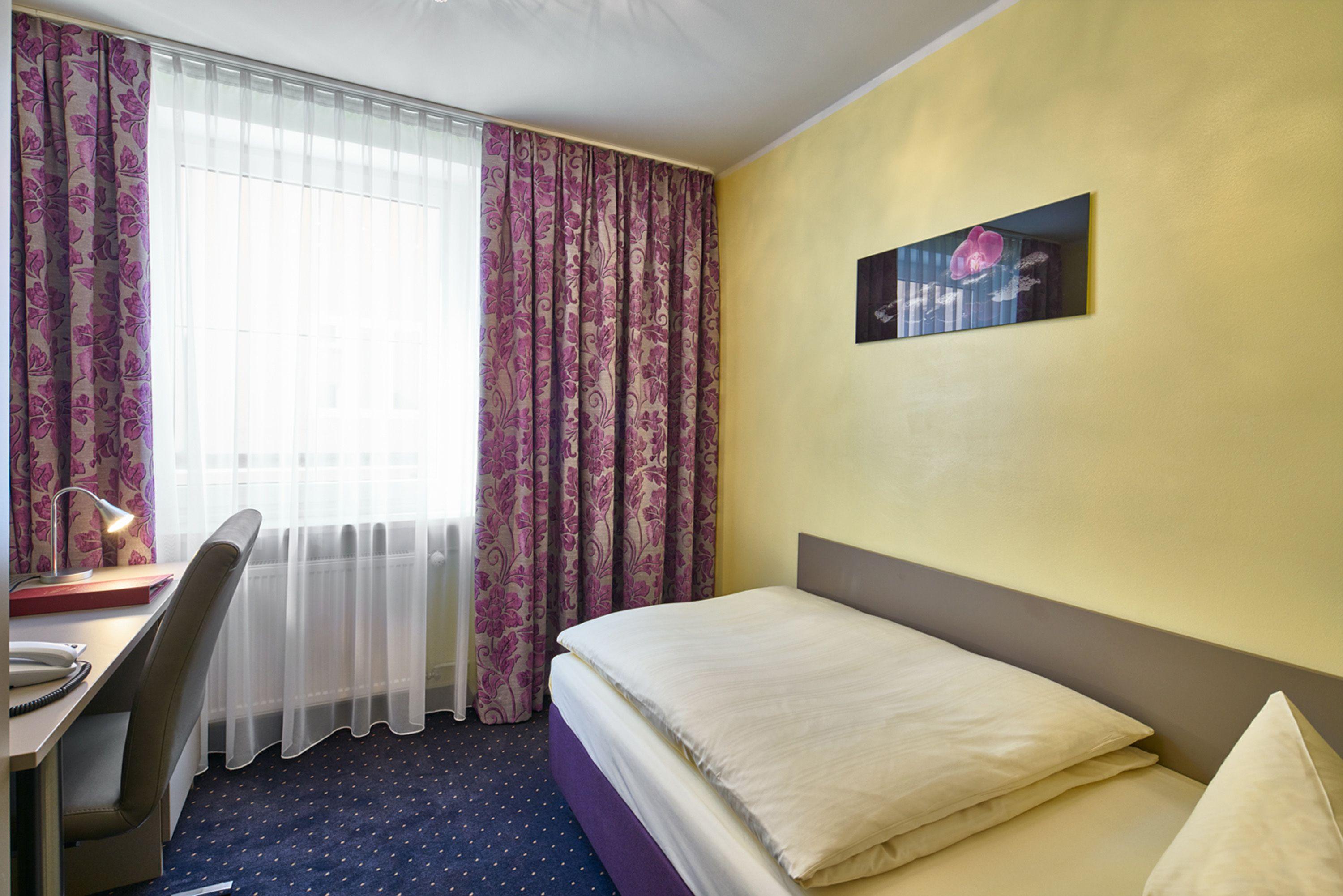 Comfort Single Room Courtyard or Street View