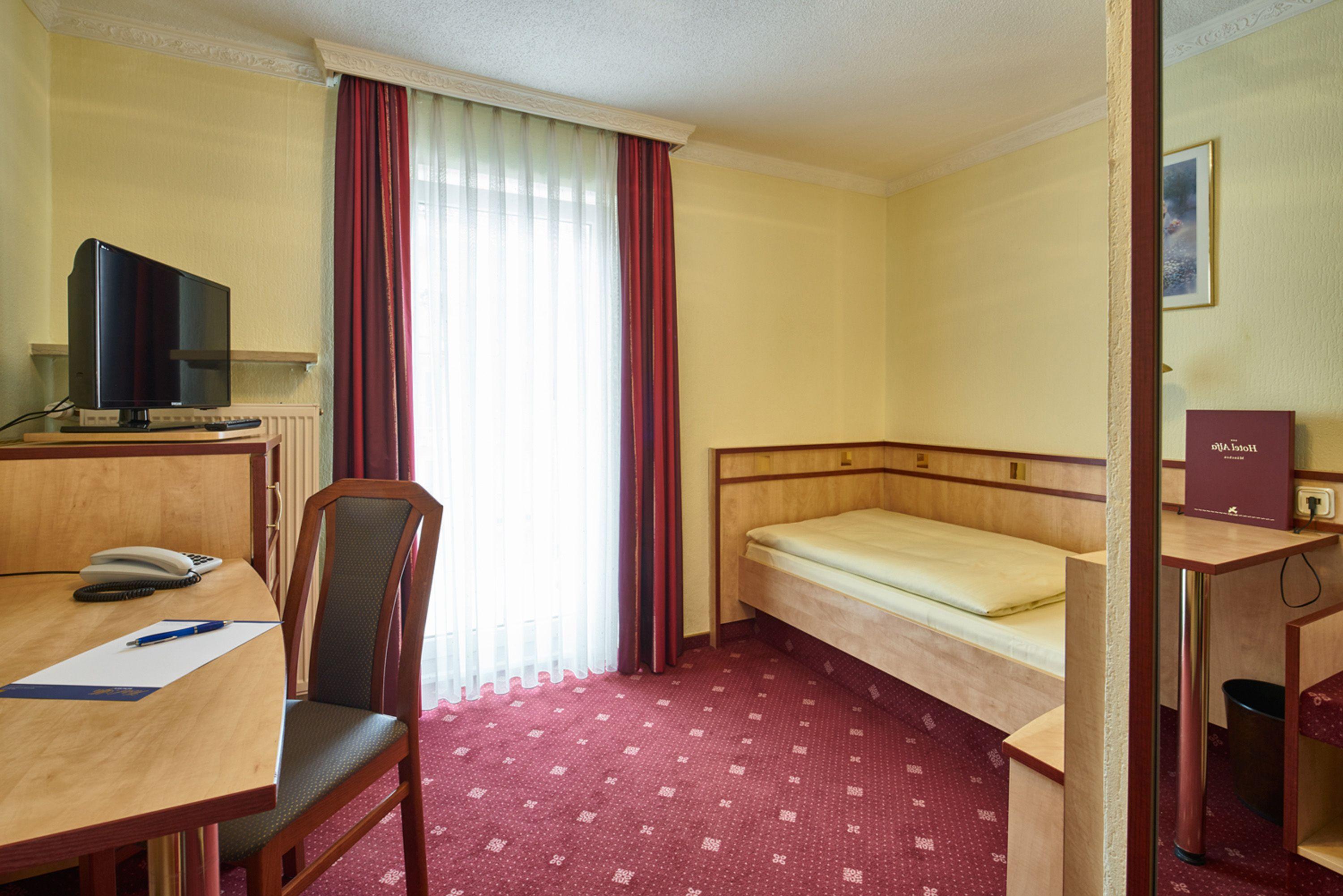 Comfort Single Room Courtyard or Street View