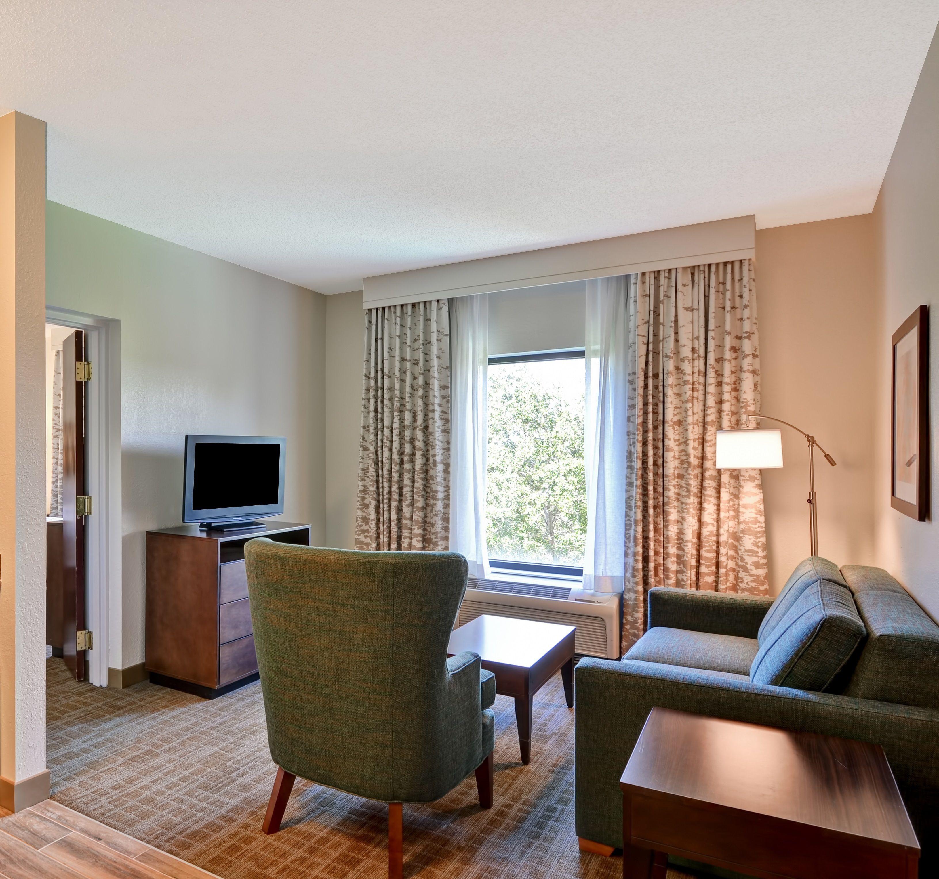 One-Bedroom King Suite Kitchenette – Non-Smoking