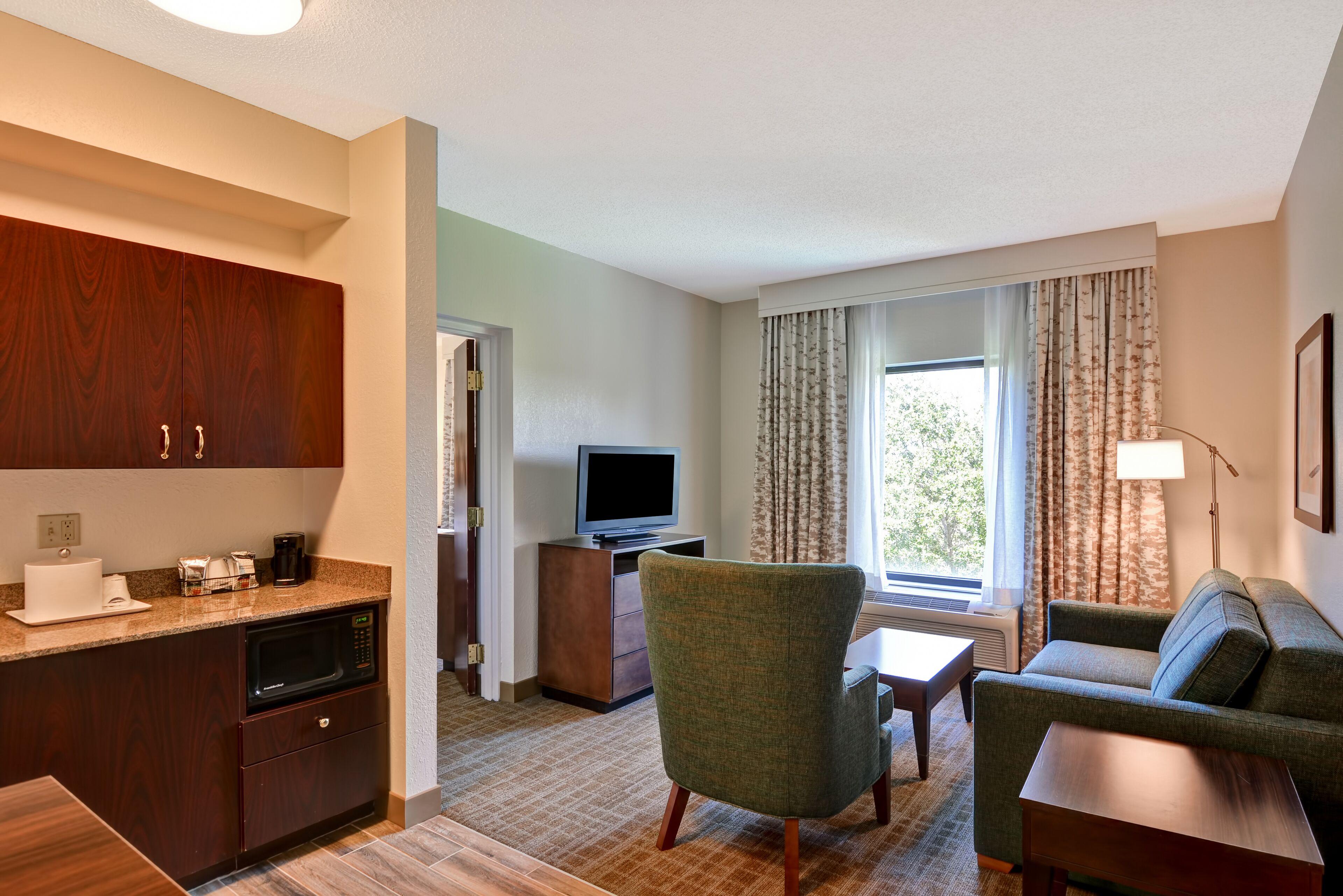 One-Bedroom King Suite Kitchenette – Non-Smoking