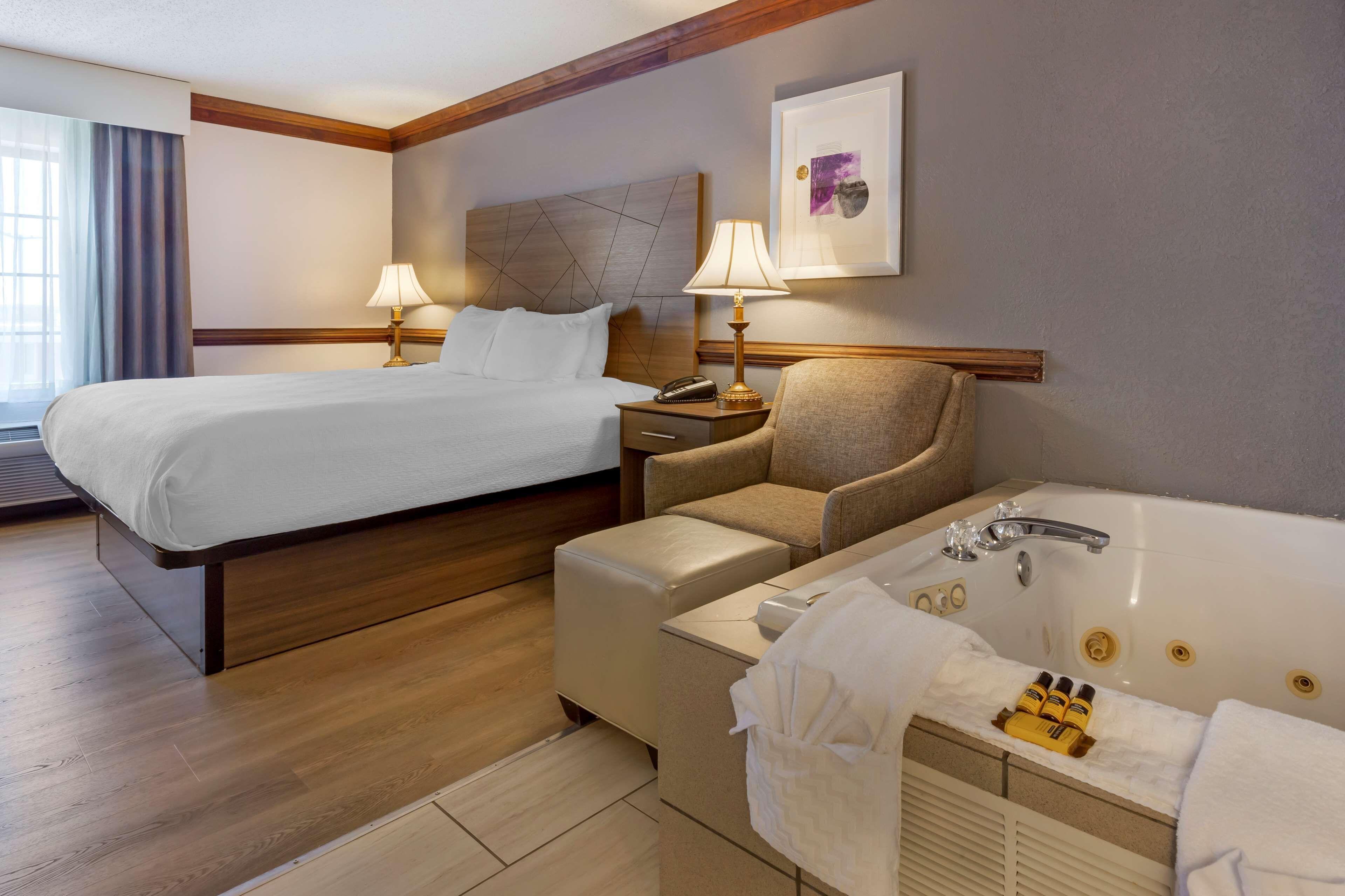 King Suite Whirlpool Non-Smoking